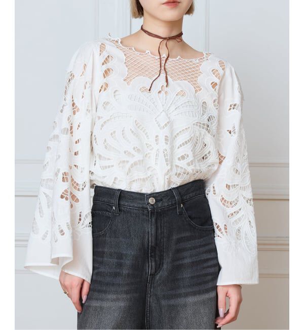 IENA LA BOUCLE「《予約》IENA LA BOUCLE カットワーク刺繍ブラウス」|シャツ・ブラウス|ホワイト B