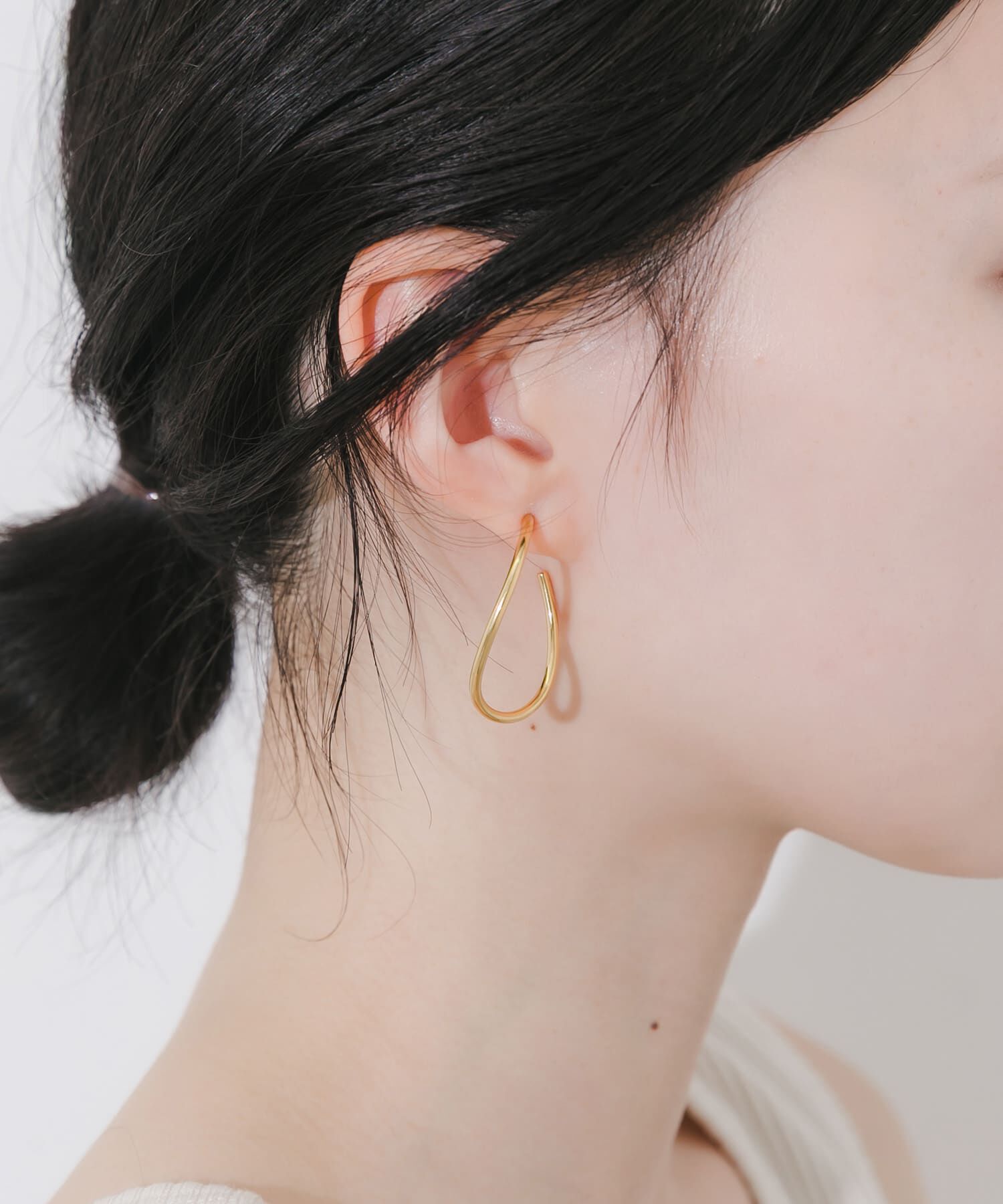 SMELLY「ステンレスニュアンスラインフープピアス」|ピアス|