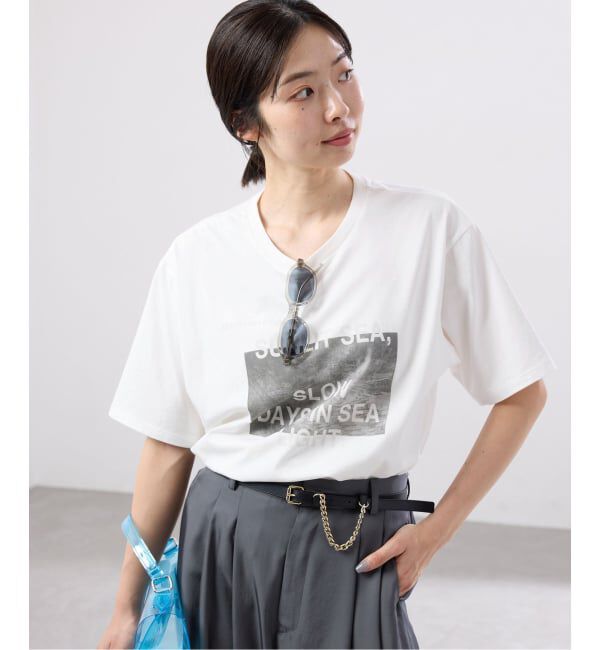 IENA「《WEB限定/追加予約》コットンフォトプリント ロゴTシャツ」|Tシャツ・カットソー|