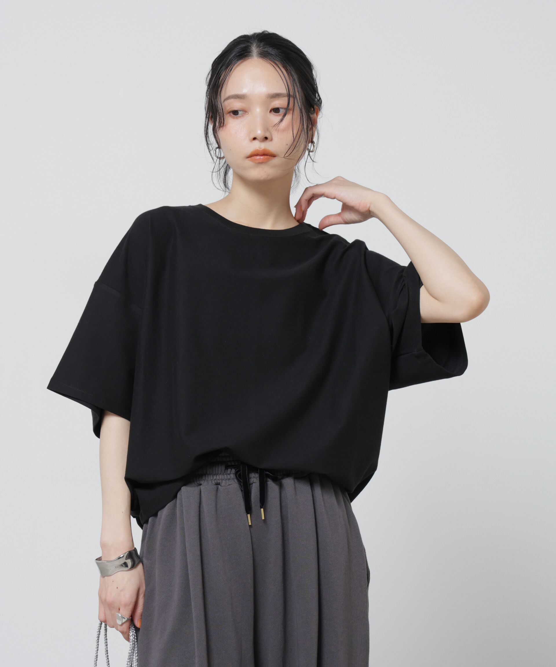 NANO universe「「Meaningful Continuity」coveross(R)ツイル調冷感プレーティング天竺Tシャツ」|Tシャツ・カットソー|ブラック