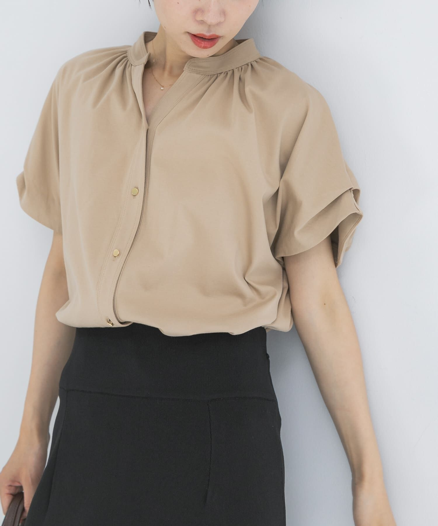 URBAN RESEARCH ROSSO「『WEB/一部店舗限定』汗染防止デザインボタンカットブラウス」|シャツ・ブラウス|ピンクベージュ
