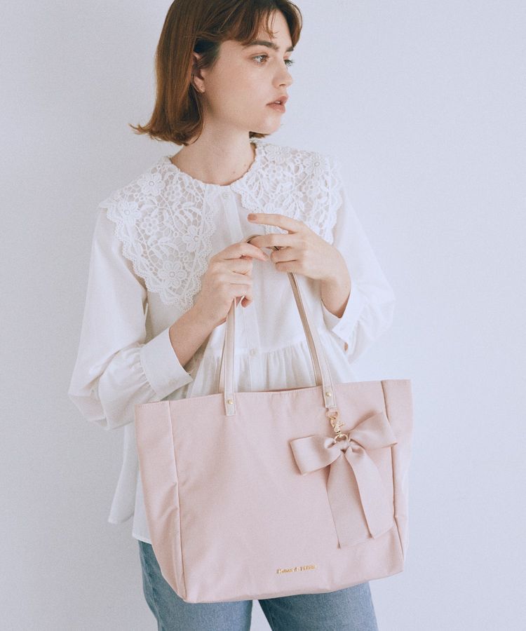 Maison de FLEUR「リボンチャーム付き3ルームトートバッグ」|トートバッグ|ピンクベージュ