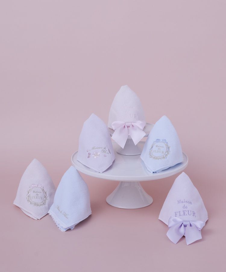 Maison de FLEUR「リボンフレーム刺繍タオルハンカチ」|ハンカチ|