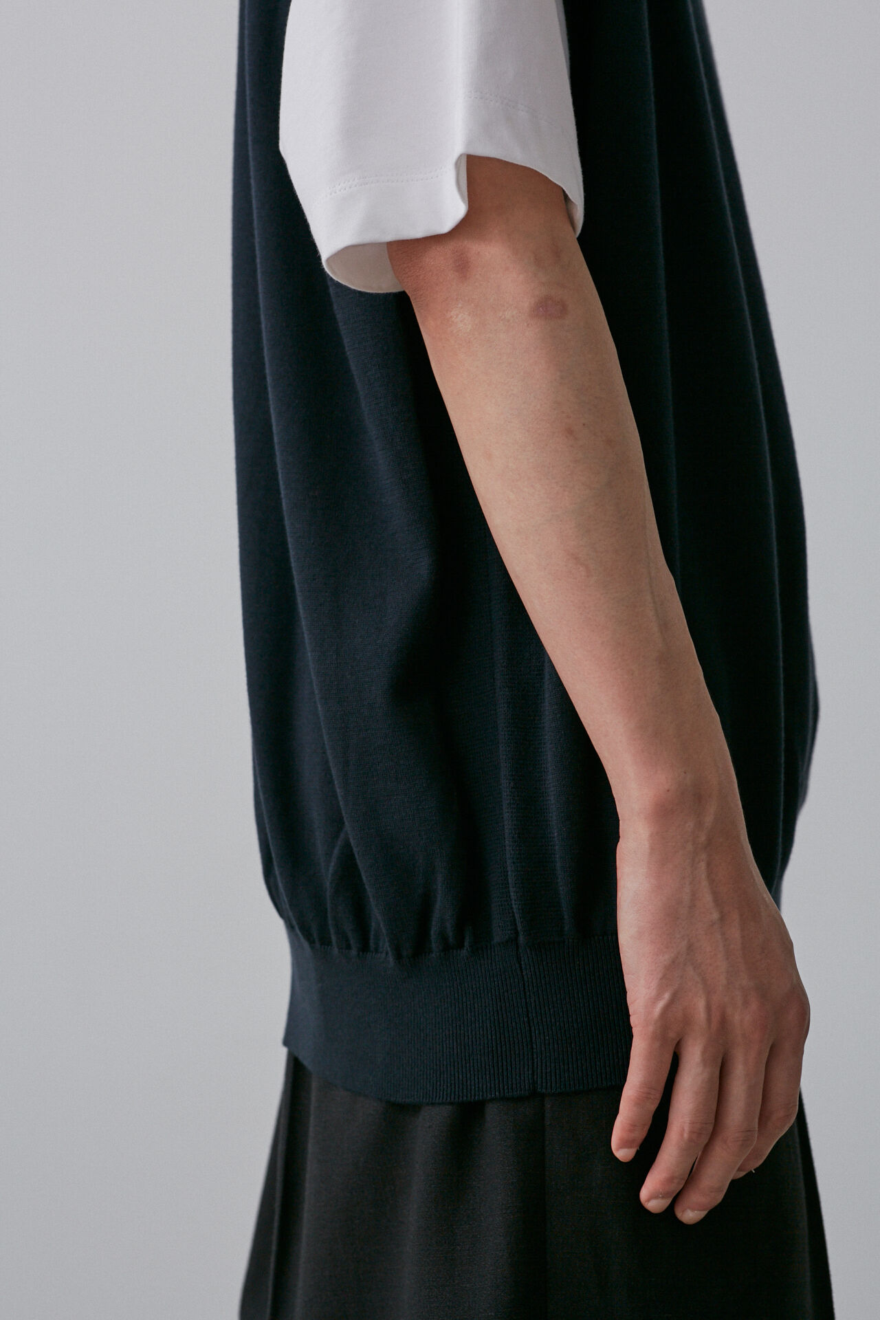 YLEVE 「YLEVE / ELS GIZA COTTON KN VEST」|ニット・セーター|