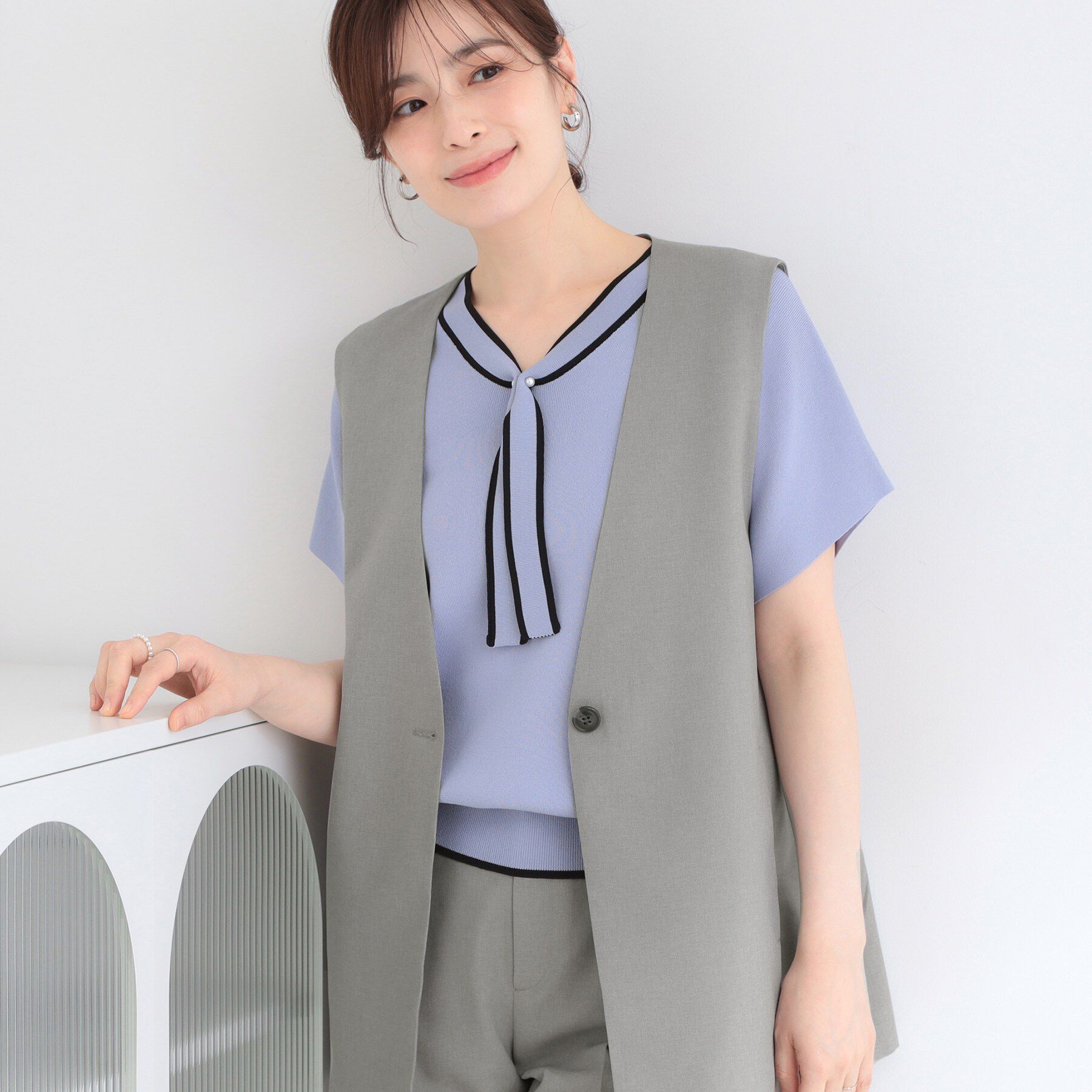 SHOO･LA･RUE「【セットアップ可/洗濯後しわになりにくい/S-LL】シンプルで合わせやすい ノーカラージレ」|ベスト・ジレ|グレー(012)