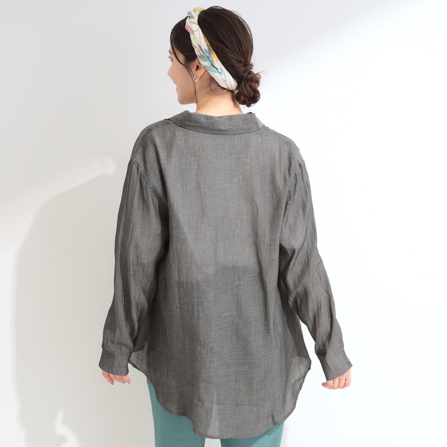 SHOO･LA･RUE「【綿100%/UV/S-LL/体型カバー】優しく透ける 柔らかシアーデニムシャツ」|シャツ・ブラウス|