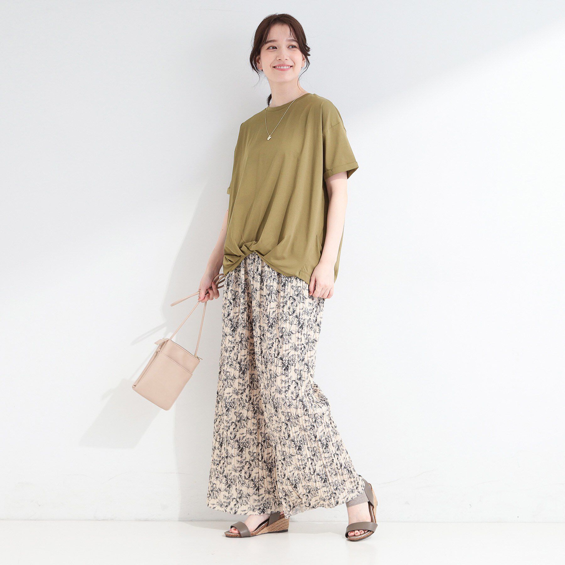 SHOO･LA･RUE「【ひんやり/S-LL】インせず決まる フロントタックデザインTシャツ」|Tシャツ・カットソー|