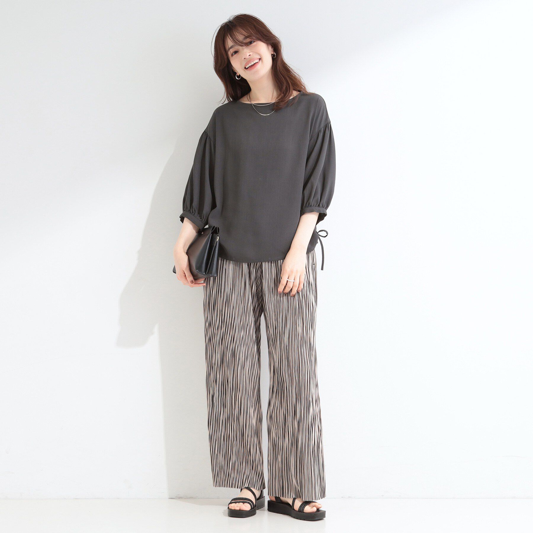 SHOO･LA･RUE「【セットアップ可/S-LL/洗濯機可】体型カバーも叶う さらり麻調シャーリングブラウス」|シャツ・ブラウス|