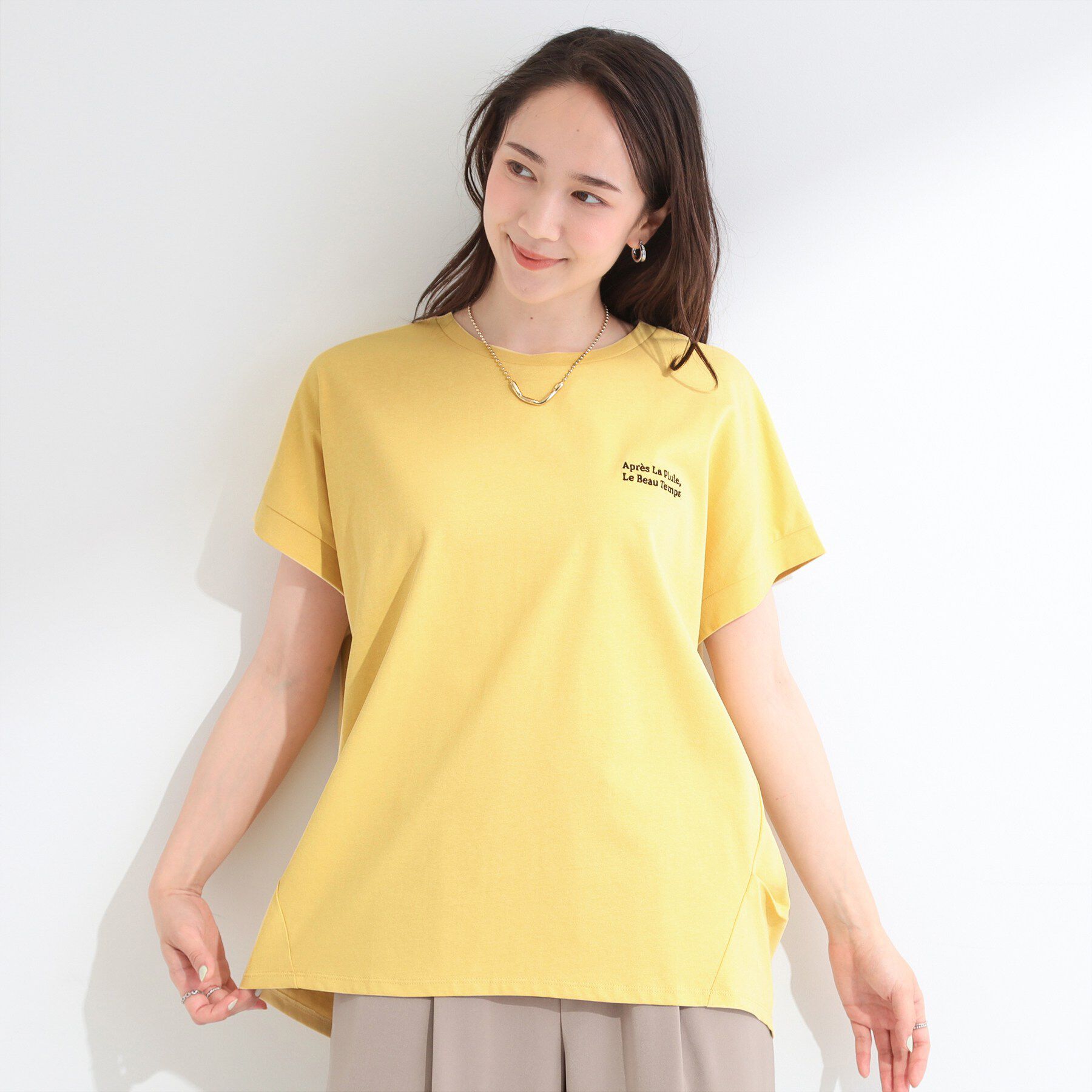 SHOO･LA･RUE「【汗じみ防止/ひんやり/S-LL】インせず着られる 刺繍ロゴTシャツ」|Tシャツ・カットソー|