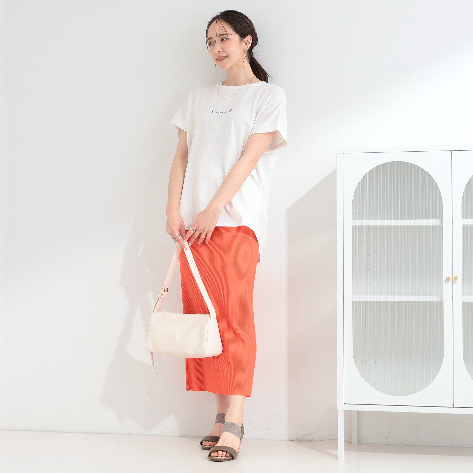 SHOO･LA･RUE「【汗じみ防止/ひんやり/S-LL】インせず着られる 刺繍ロゴTシャツ」|Tシャツ・カットソー|