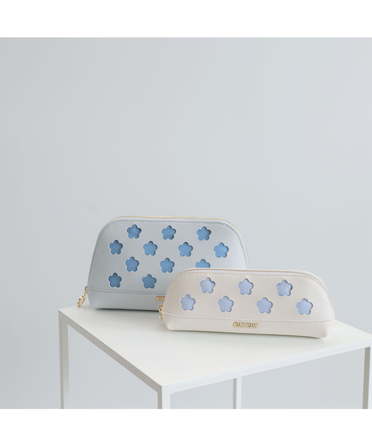 MARY QUANT「パンチングデイジーラウンドエッジポーチ」|ポーチ|