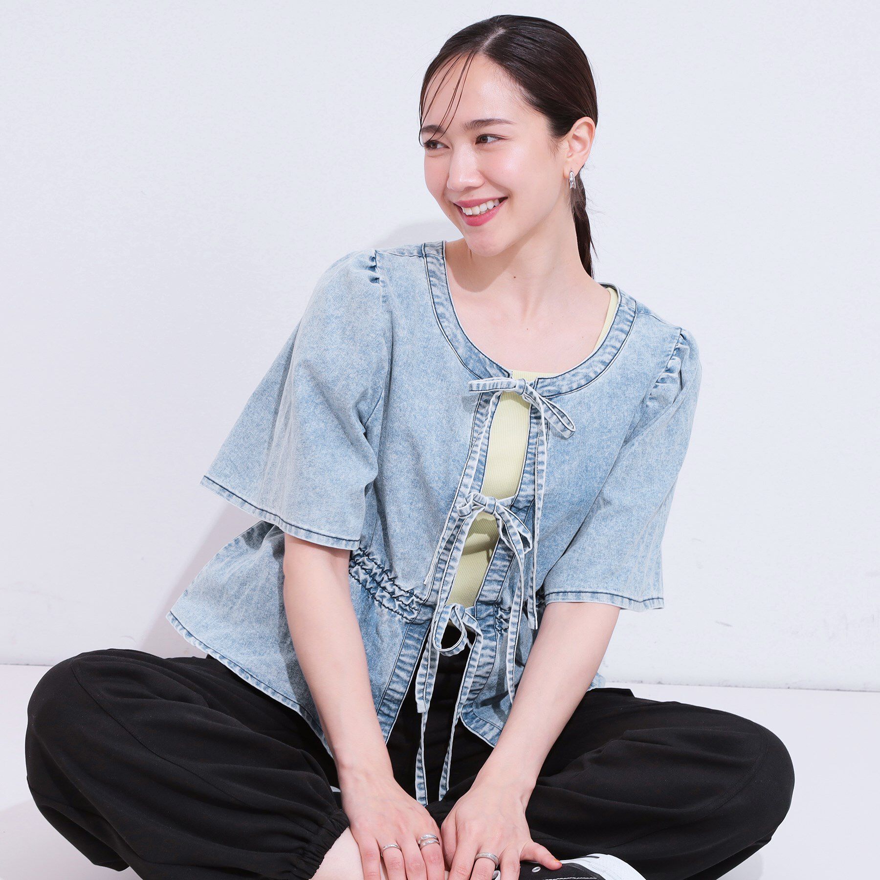 SHOO･LA･RUE「【前後2WAY/セットアップ可】ライトオンスデニム ペプラムリボントップス」|Tシャツ・カットソー|ブルー(091)