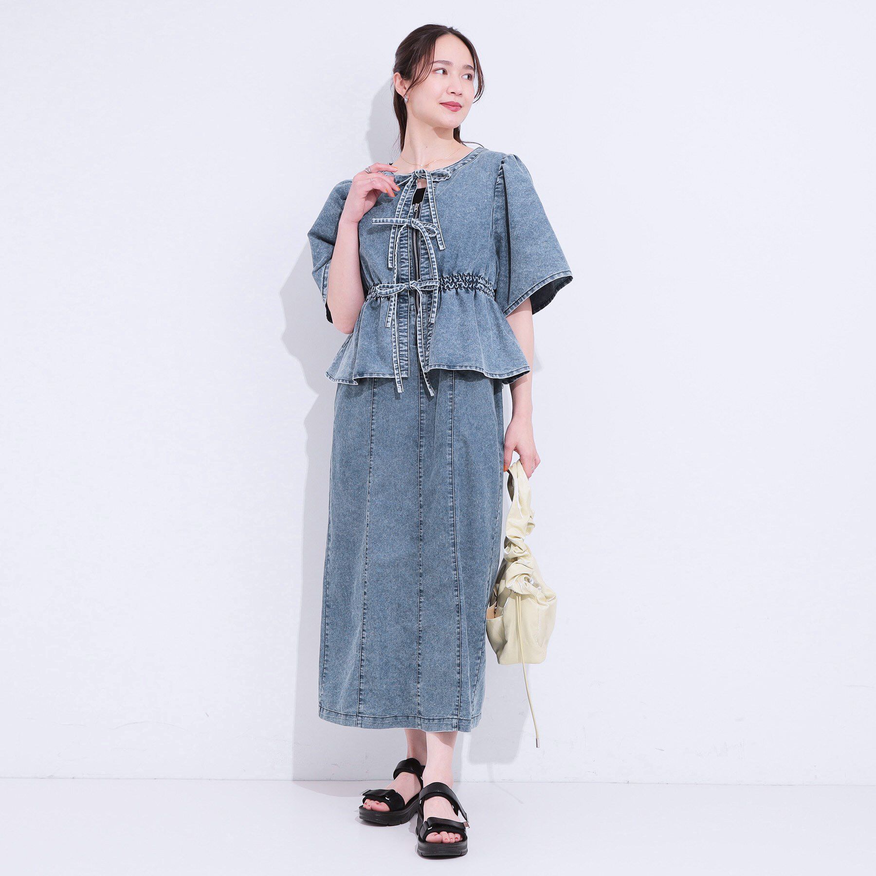 SHOO･LA･RUE「【前後2WAY/セットアップ可】ライトオンスデニム ペプラムリボントップス」|Tシャツ・カットソー|