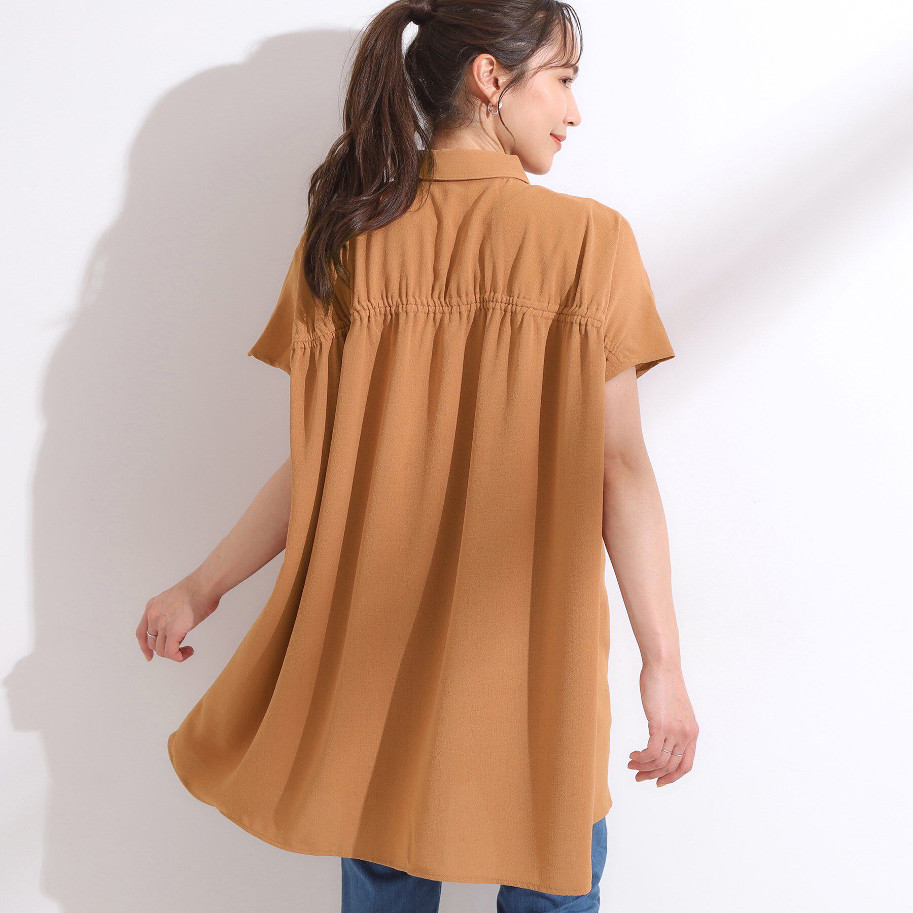 SHOO･LA･RUE「【S-LL/体型カバー】さらりとしたタッチが心地よい バックギャザーブラウス」|チュニック|オレンジ(066)