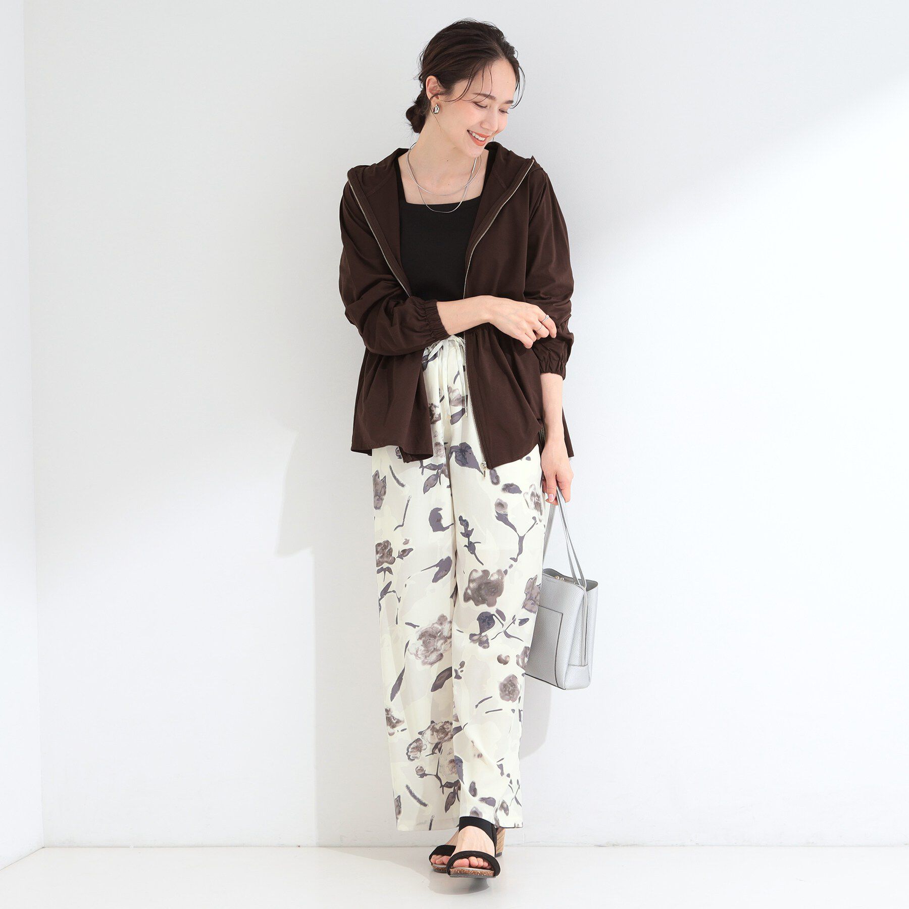 SHOO･LA･RUE「【ひんやり/S-LL/体型カバー】ペプラムフリルとゴールドパーツが女性らしい UVパーカ」|ブルゾン・スタジャン|