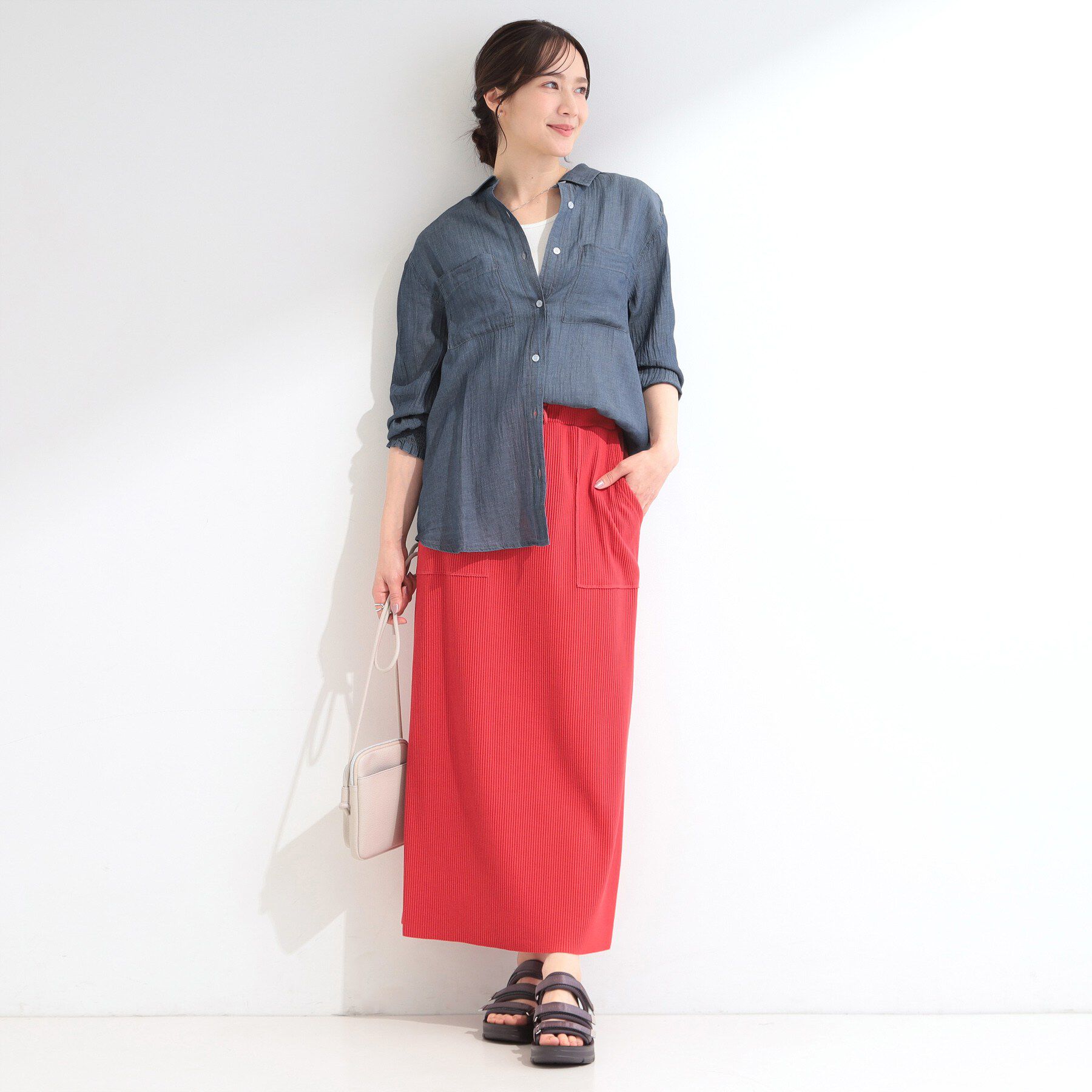 SHOO･LA･RUE「【綿100%/UV/S-LL/体型カバー】優しく透ける 柔らかシアーデニムシャツ」|シャツ・ブラウス|