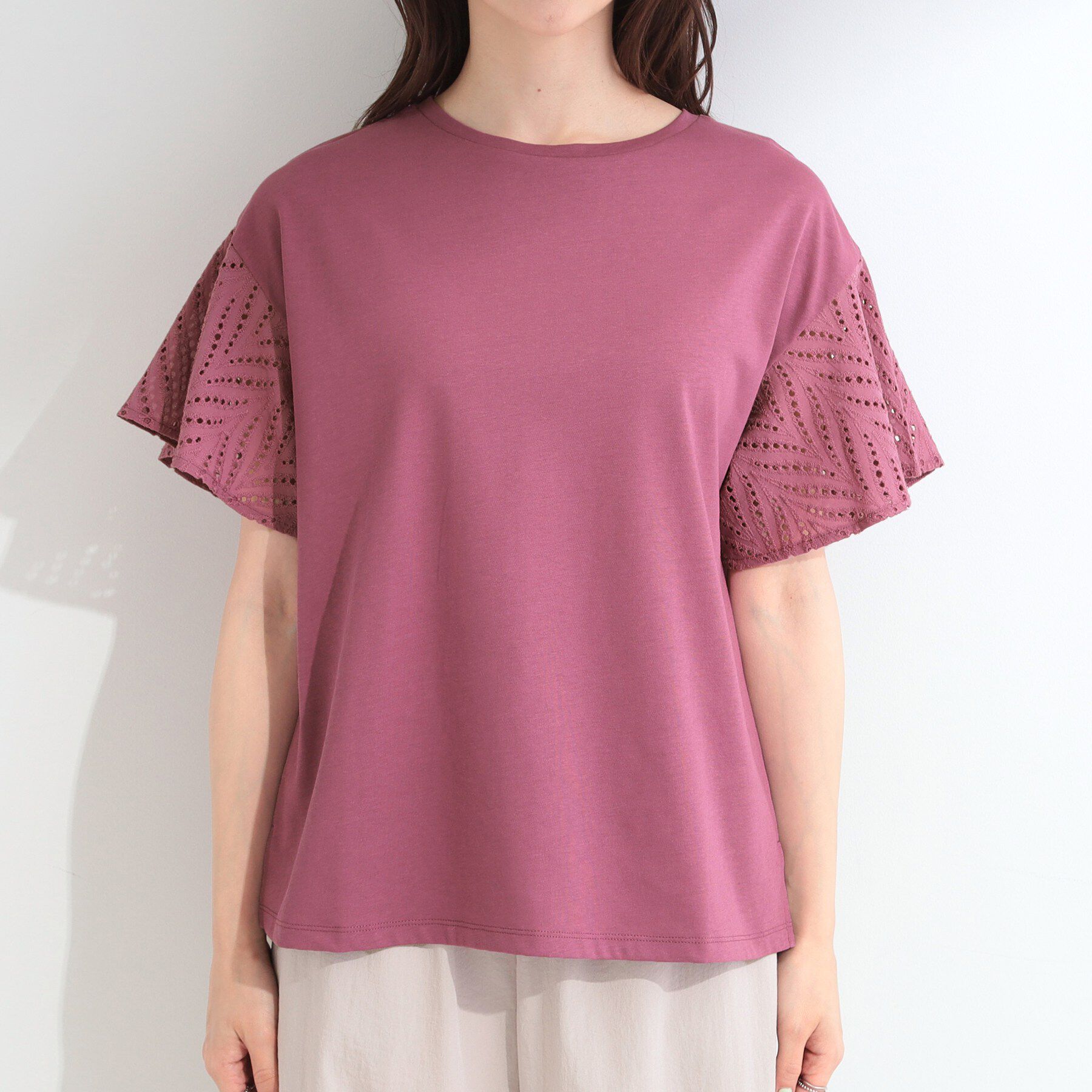 SHOO･LA･RUE「【汗じみ防止/ひんやり/S-LL】レースが華やか お袖フレアTシャツ」|Tシャツ・カットソー|