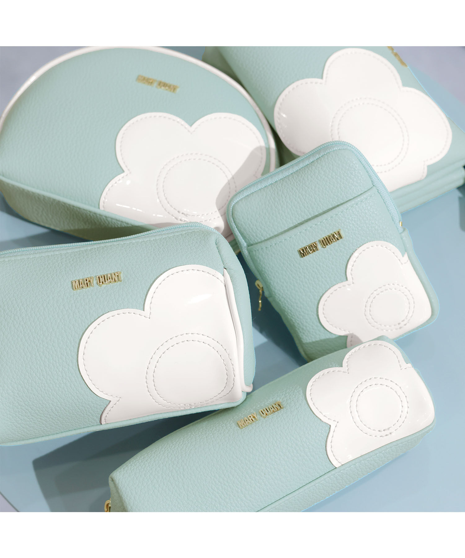 MARY QUANT「シュリンクデイジーパッチ 3ポケットポーチ」|ポーチ|
