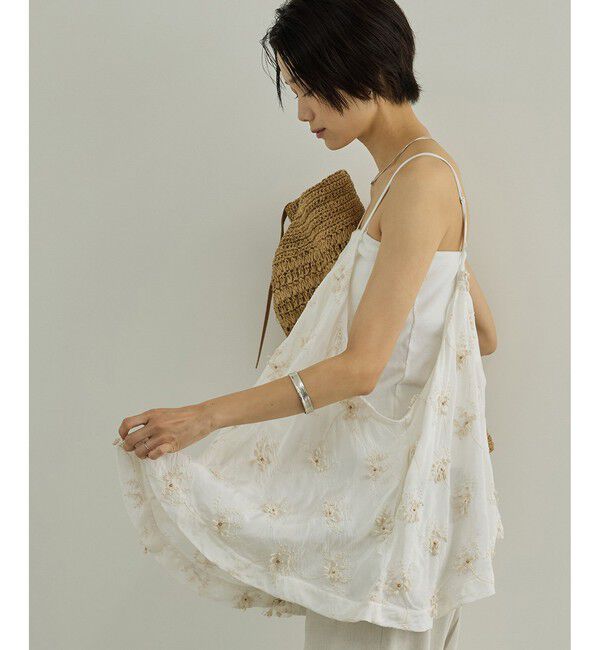 SALON adam et rope'「【WEB先行販売】【crinkle crinkle crinkle】別注レーヨンシャンタン 3D刺繍キャミソール」|キャミソール|