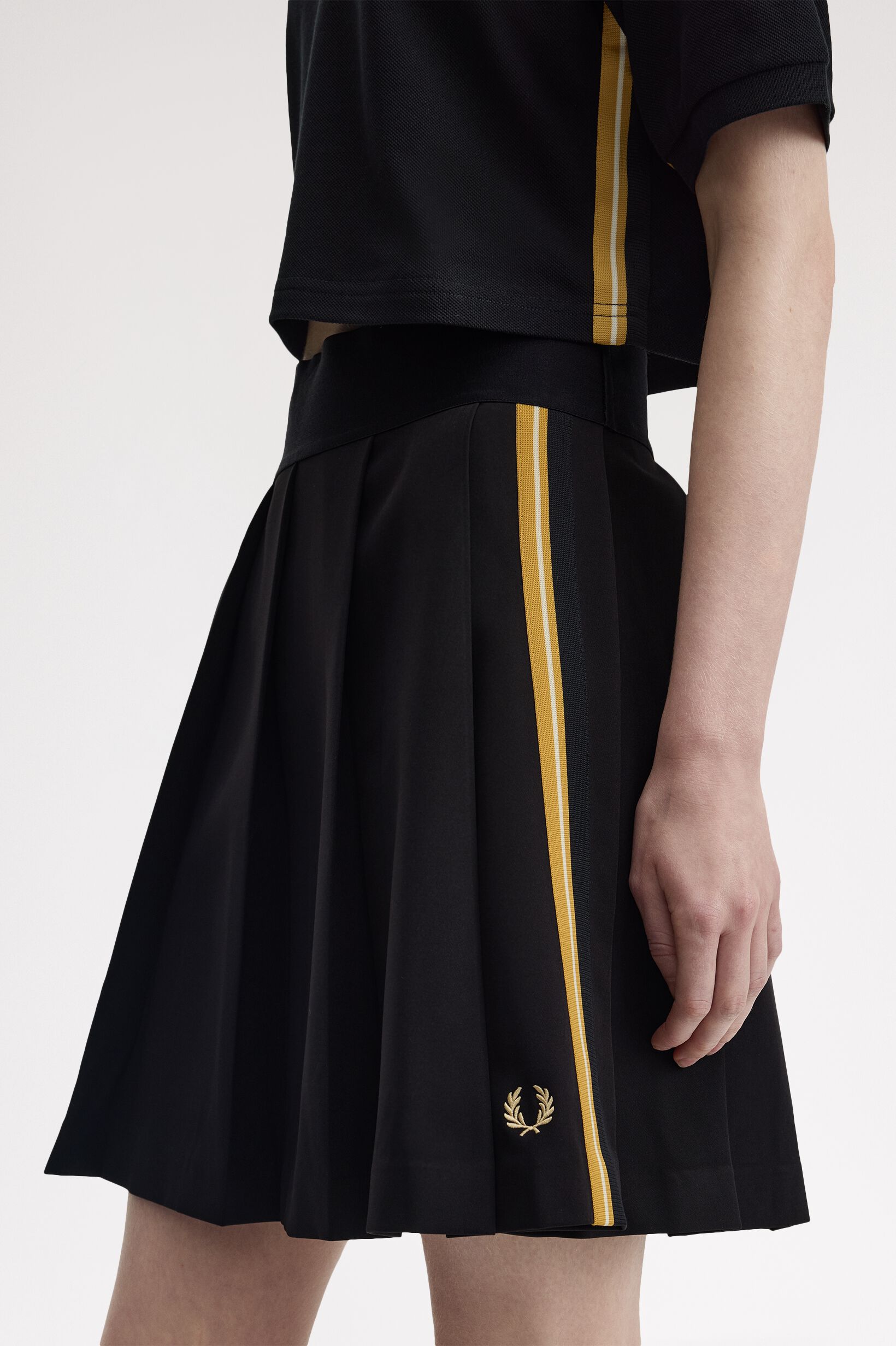 FRED PERRY 「Tape Detail Pleated Skirt／テープディテールプリーツスカート」|スカート|BLACK