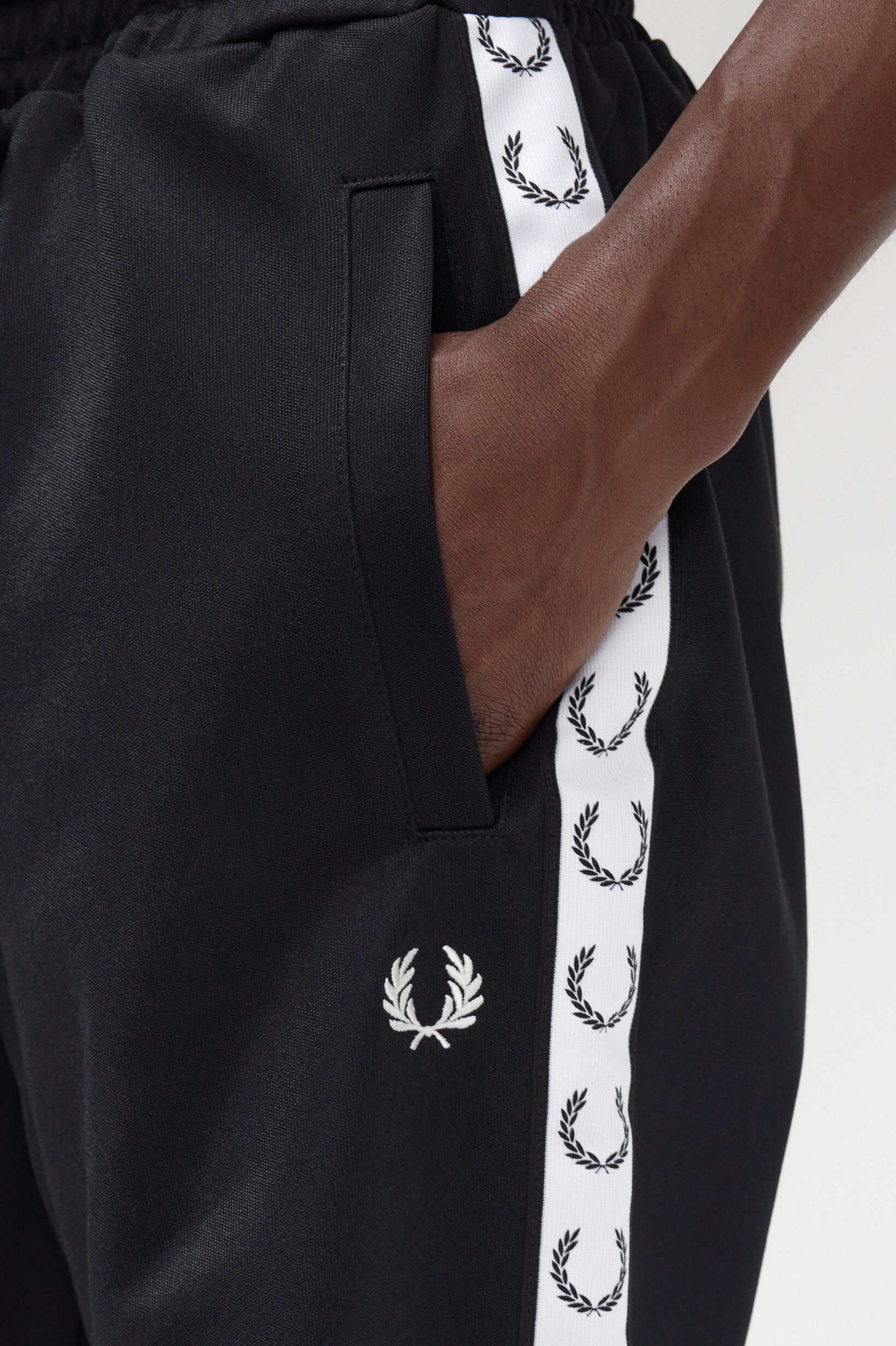 FRED PERRY 「Taped Tricot Shorts／トラックショートパンツ」|その他|