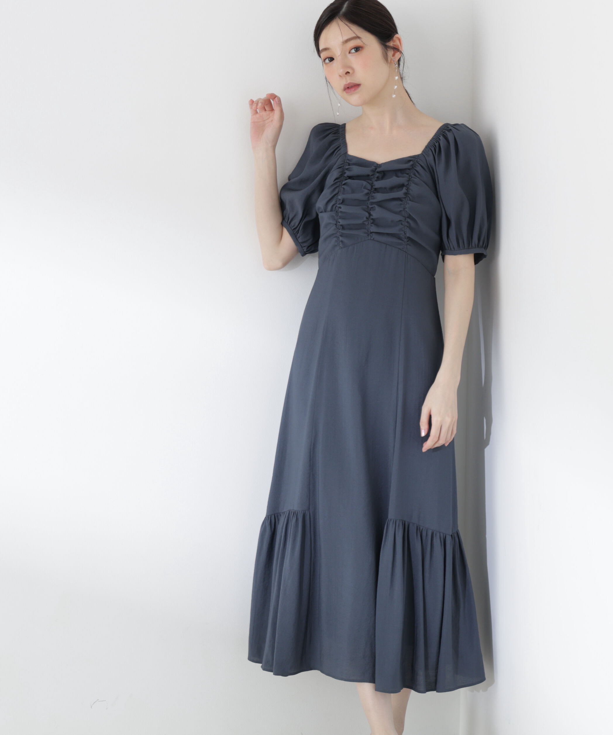 PROPORTION BODY DRESSING「フロントギャザーパフスリーブワンピース26SS」|ワンピース|チャコール2