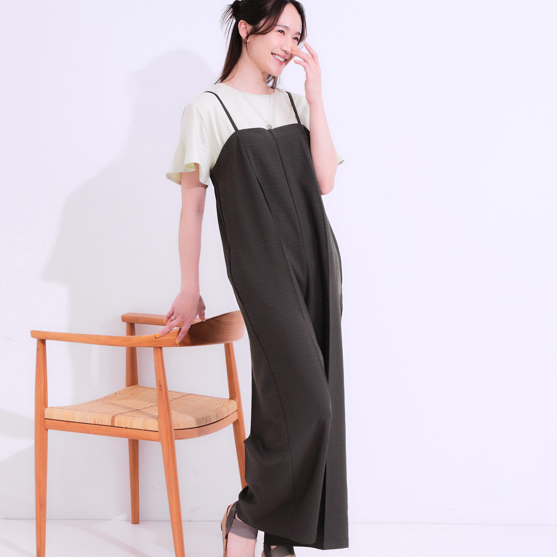 SHOO･LA･RUE「【S-LL】Iラインですっきり見え 大人見えサロペット」|オールインワン|チャコールグレー(0