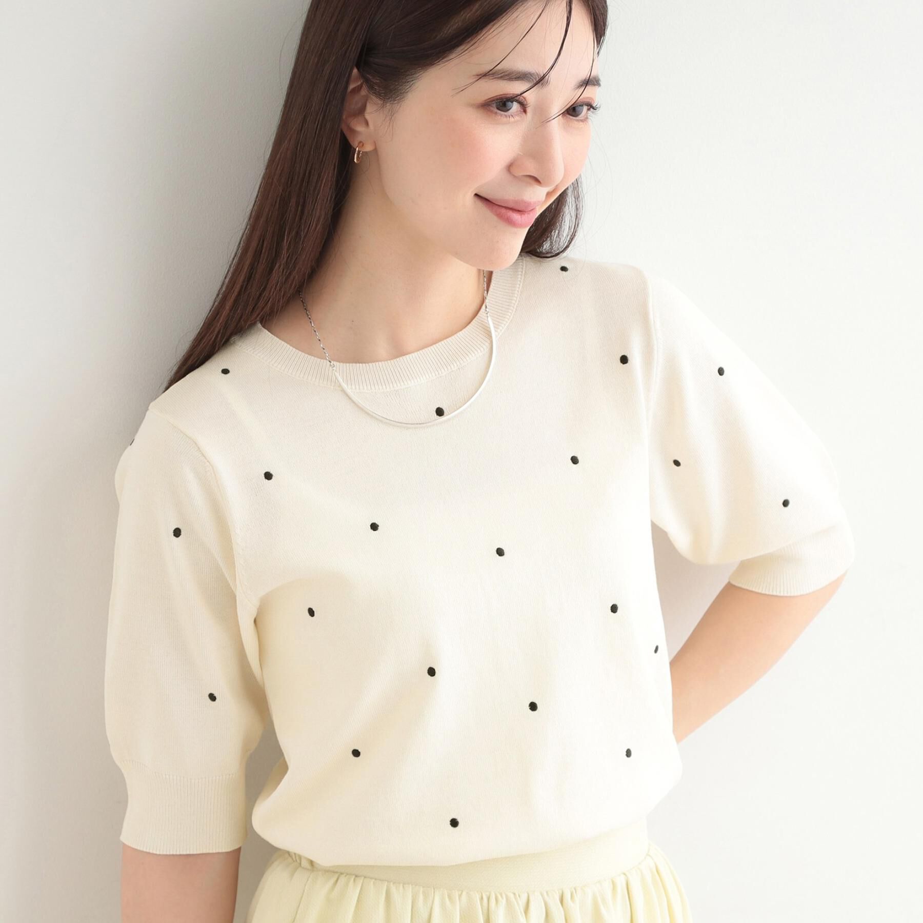 SHOO･LA･RUE「【S-LL/二の腕カバー】品よく隠せる ドット刺繍5分袖ニット」|ニット・セーター|オフホワイト(003