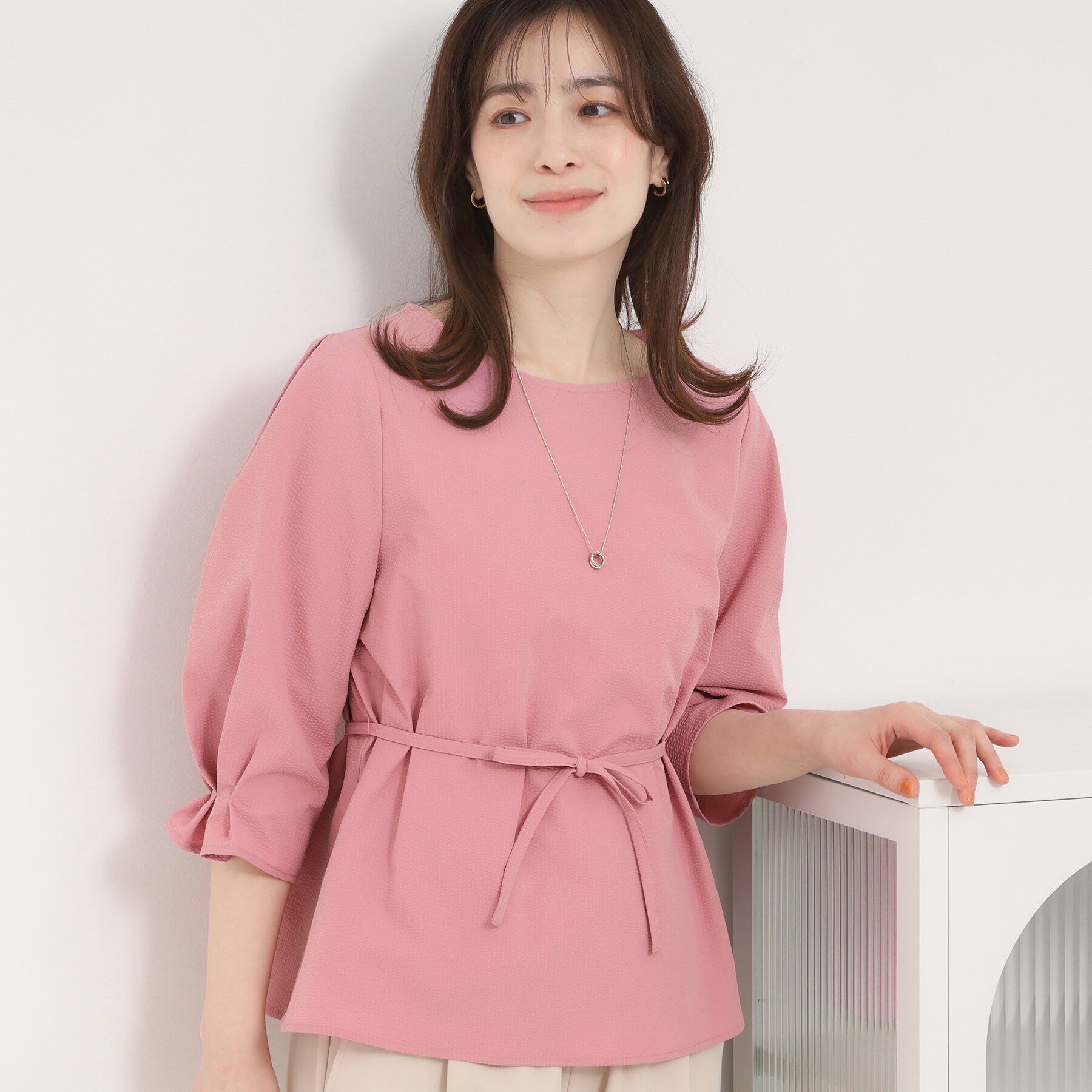 SHOO･LA･RUE「【洗濯機可/UV/3WAY】シルエットが変えられる ウエストリボンブラウス」|シャツ・ブラウス|ピンク(071)