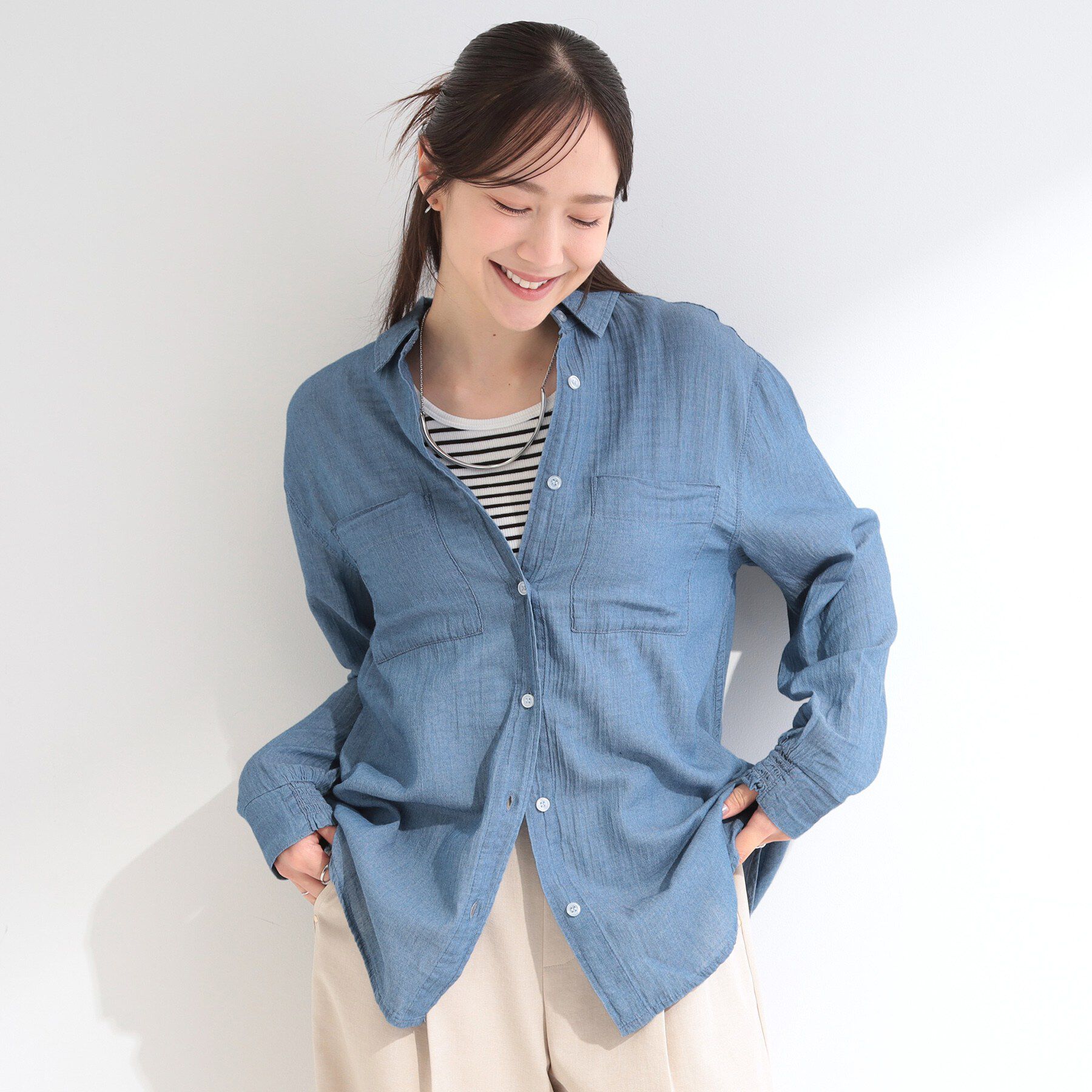 SHOO･LA･RUE「【綿100%/UV/S-LL/体型カバー】優しく透ける 柔らかシアーデニムシャツ」|シャツ・ブラウス|