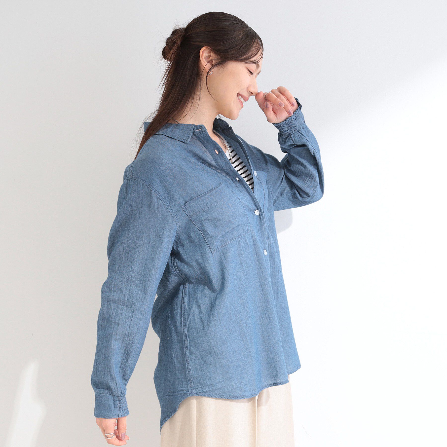 SHOO･LA･RUE「【綿100%/UV/S-LL/体型カバー】優しく透ける 柔らかシアーデニムシャツ」|シャツ・ブラウス|