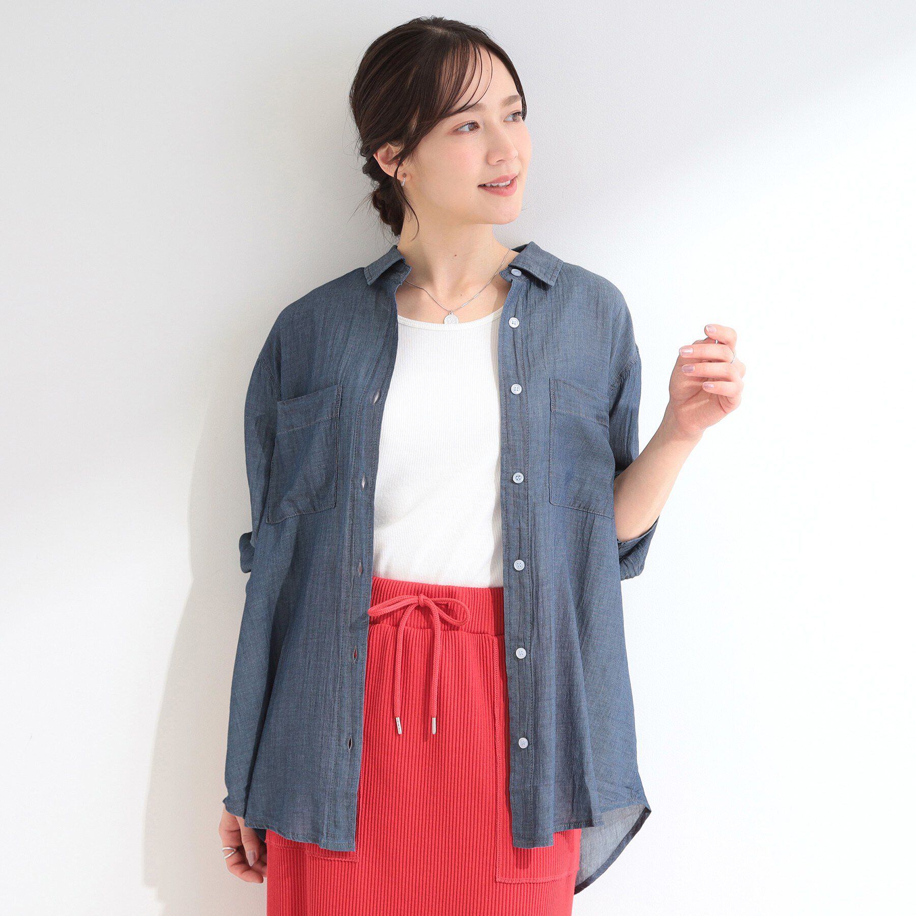 SHOO･LA･RUE「【綿100%/UV/S-LL/体型カバー】優しく透ける 柔らかシアーデニムシャツ」|シャツ・ブラウス|