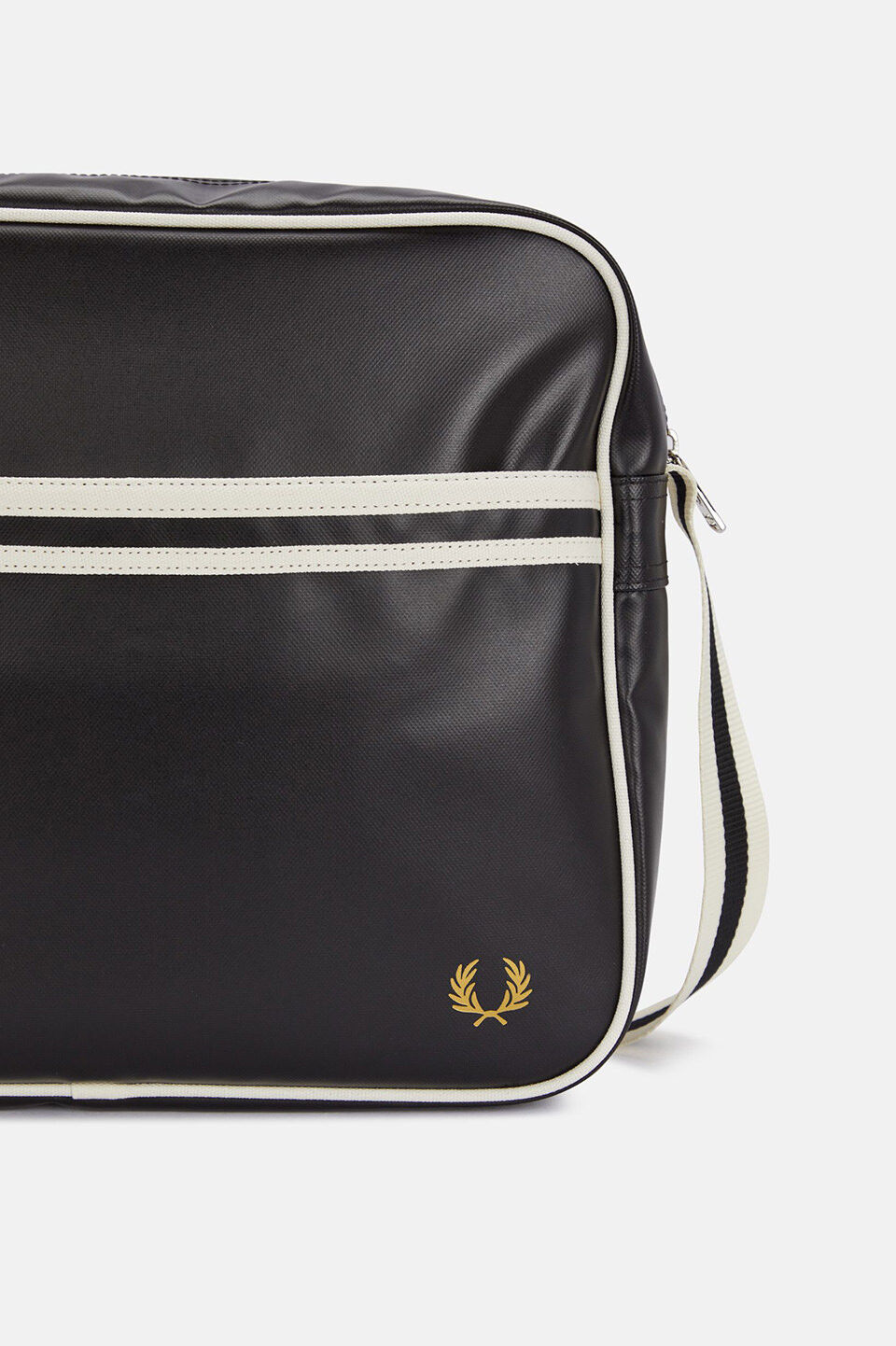 FRED PERRY 「Classic Shoulder Bag／クラシックショルダーバッグ」|ショルダー・メッセンジャー|