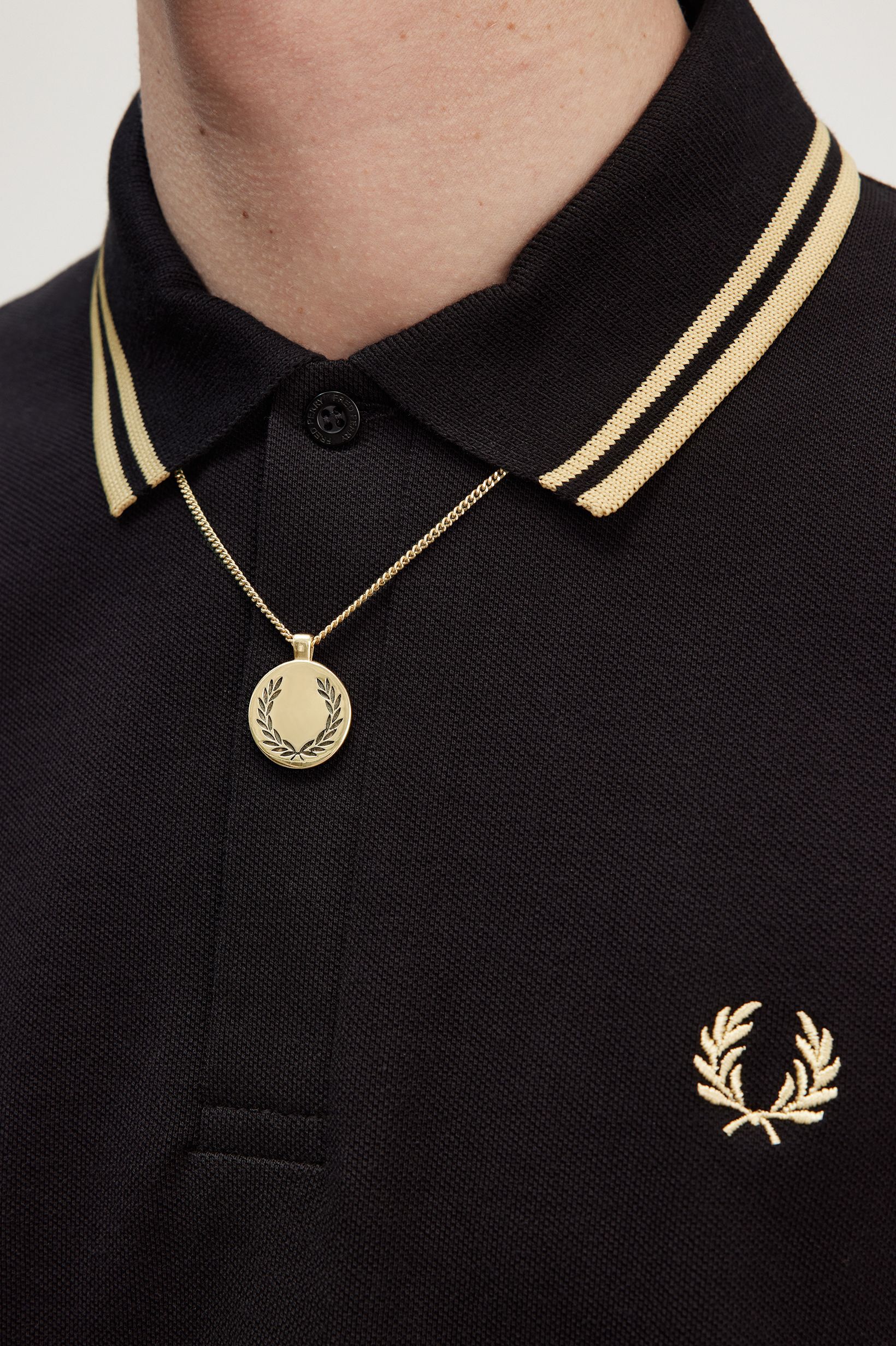 FRED PERRY 「Laurel Wreath Pendant Necklace／ローレルリースペンダントネックレス」|ネックレス|