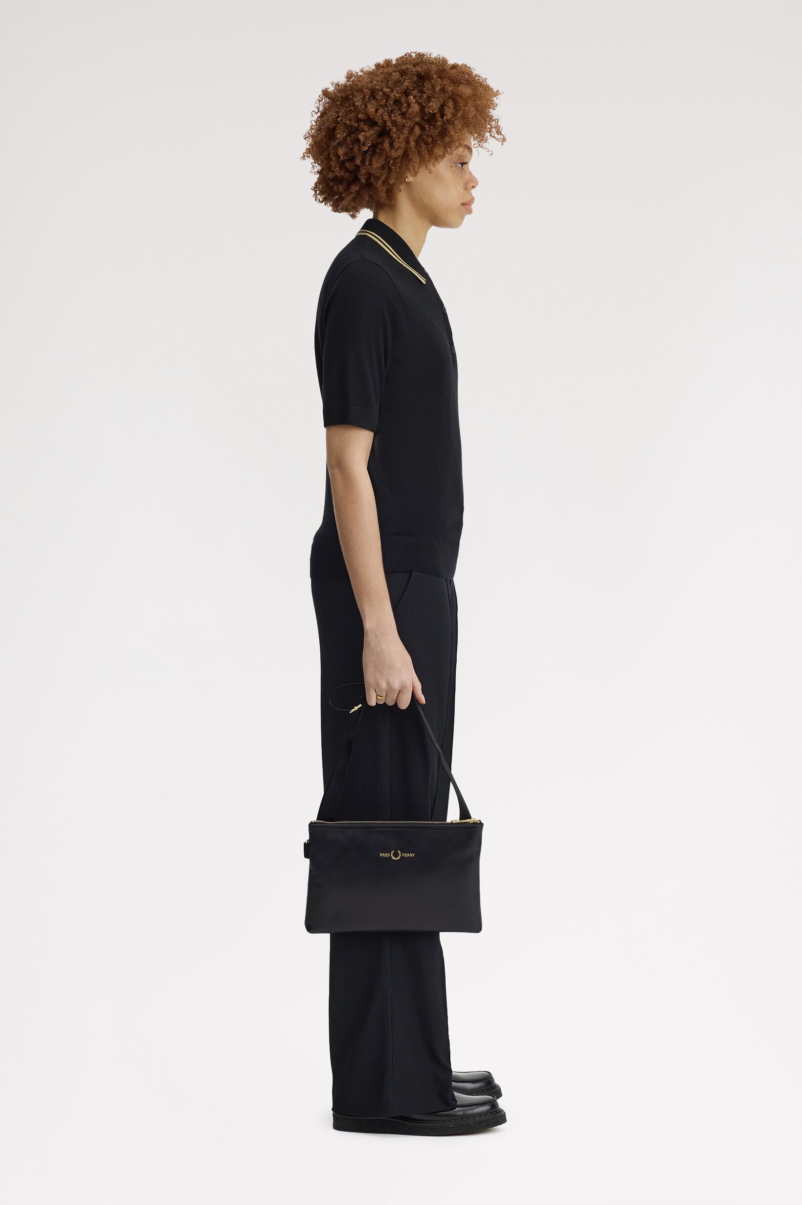 FRED PERRY 「Smooth Leather Sacoche／スムースレザーサコッシュ」|ショルダー・メッセンジャー|