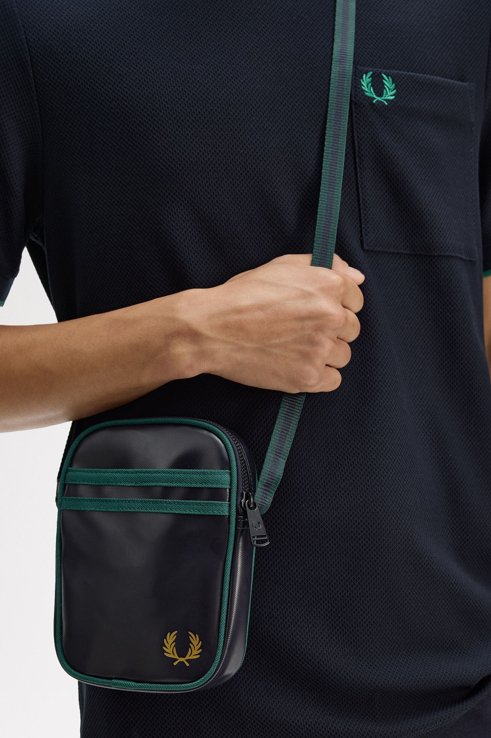 FRED PERRY 「Classic Small Side Bag／クラシックスモールサイドバッグ」|ショルダー・メッセンジャー|