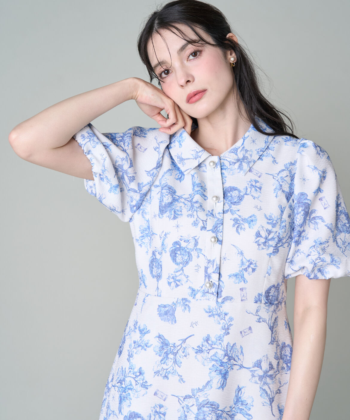 Maglie le cassetto「《M Maglie le cassetto》トワルドジュイ風ワンピース｜トワル柄で華やぐ夏」|ワンピース|