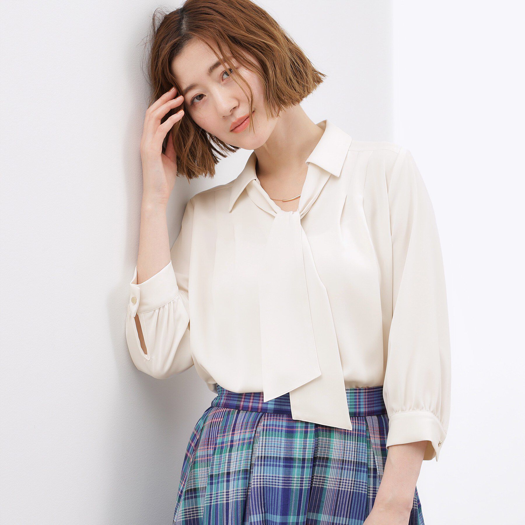 grove「高評価！【貴島明日香さん着用・洗える】チャーム付きマルチWAYボウタイブラウス」|シャツ・ブラウス|オフホワイト(003