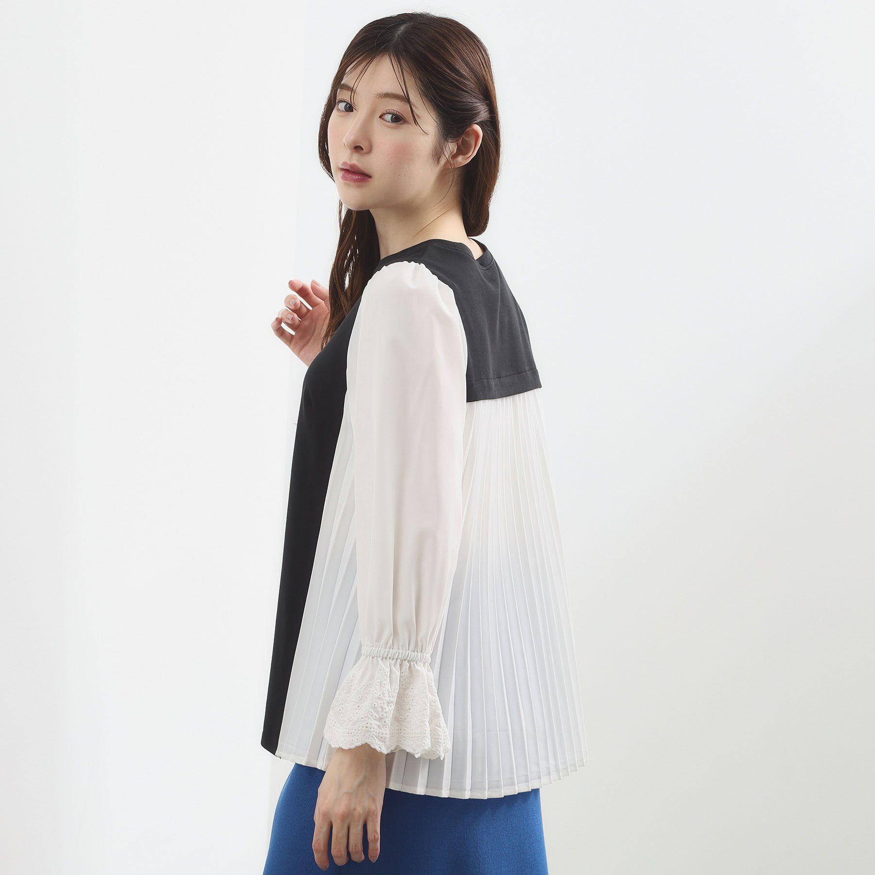 grove「【洗える・体型カバー】袖口レース・バックプリーツトップス」|Tシャツ・カットソー|ブラック(519)