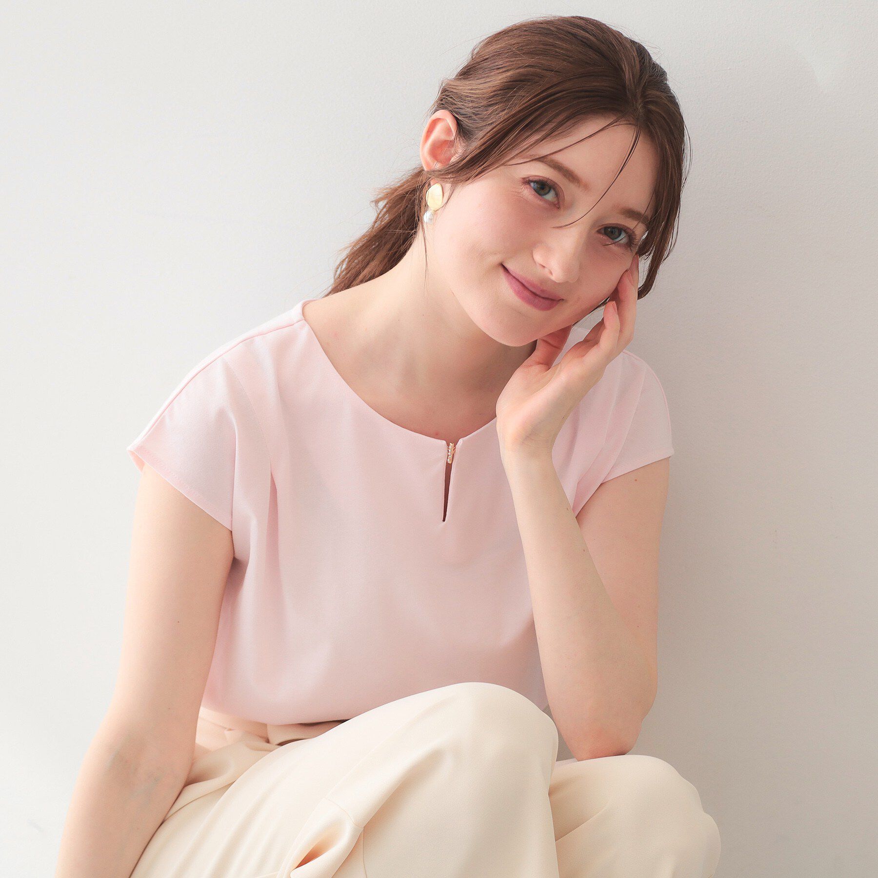 index「【接触冷感】ビジューキーネックフレンチトップス《UVケア／洗濯機OK／XS～3L／8col》」|Tシャツ・カットソー|ライトピンク(070