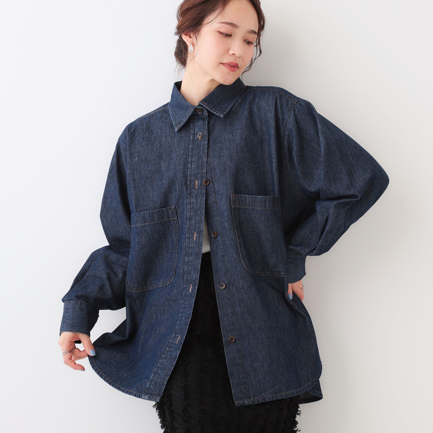 SHOO･LA･RUE「【洗える/S-LL】BIGポケット オーバーサイズデニムシャツ」|シャツ・ブラウス|ネイビー(094)