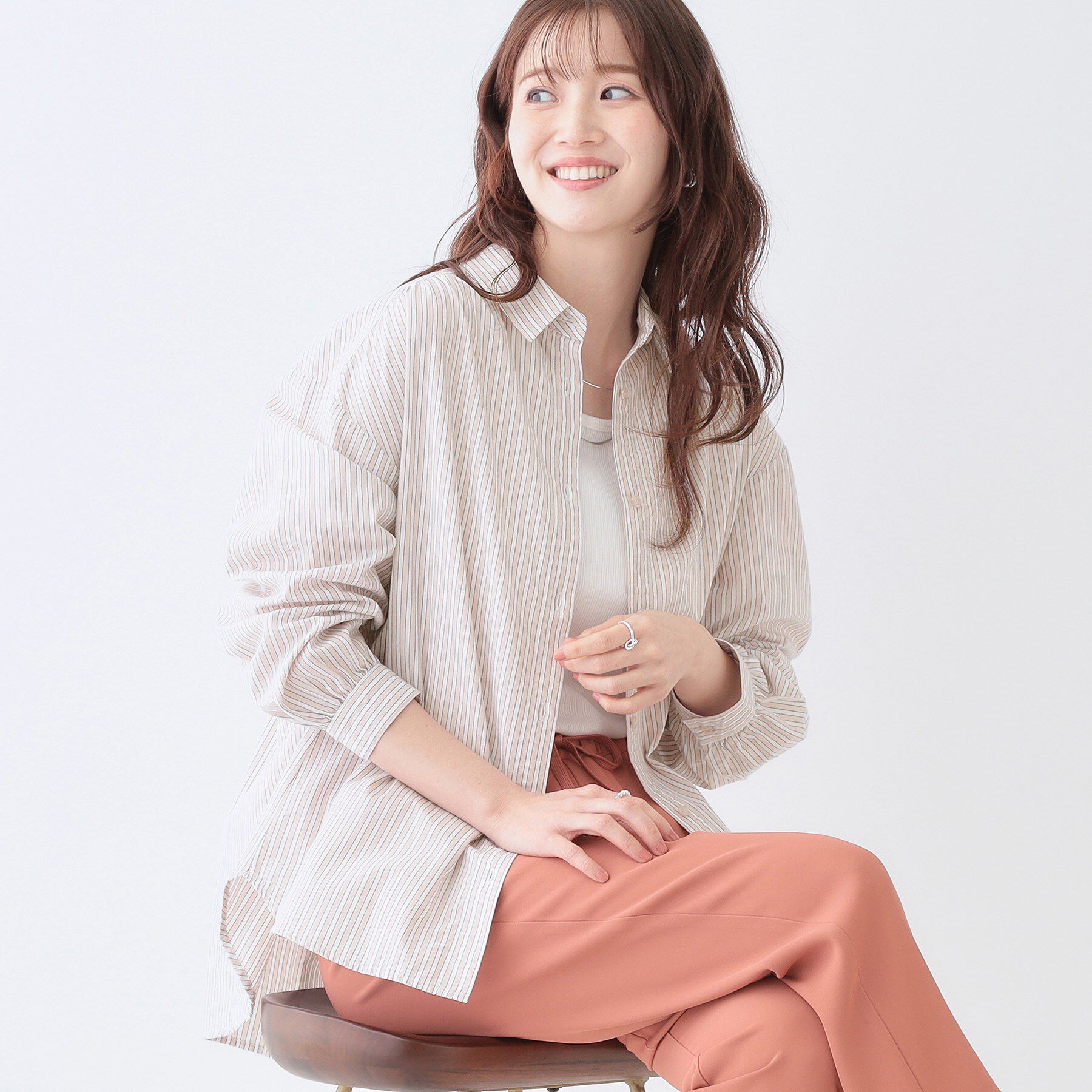 SHOO･LA･RUE「【洗える】バックギャザーがポイント 綿ワッシャー前開きシャツ」|シャツ・ブラウス|ピンクベージュ(35