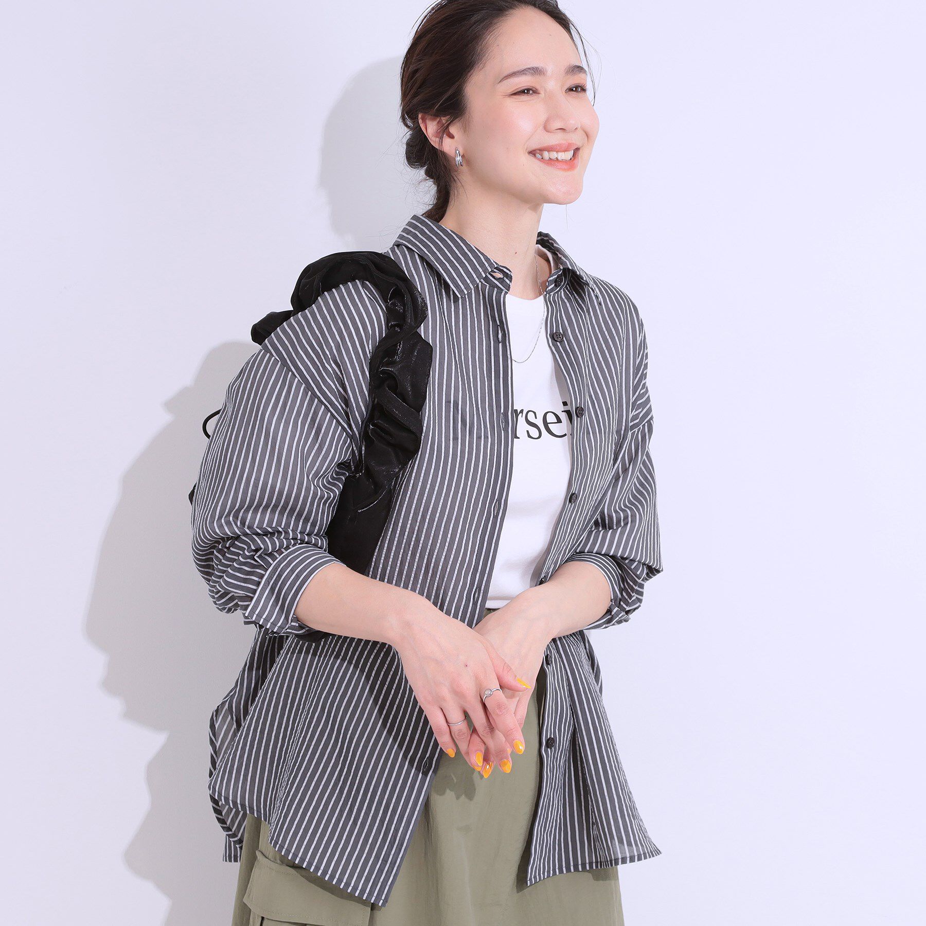 SHOO･LA･RUE「大人の抜け感コーデに シアーストライプ BIGシャツ」|シャツ・ブラウス|チャコールグレー(3