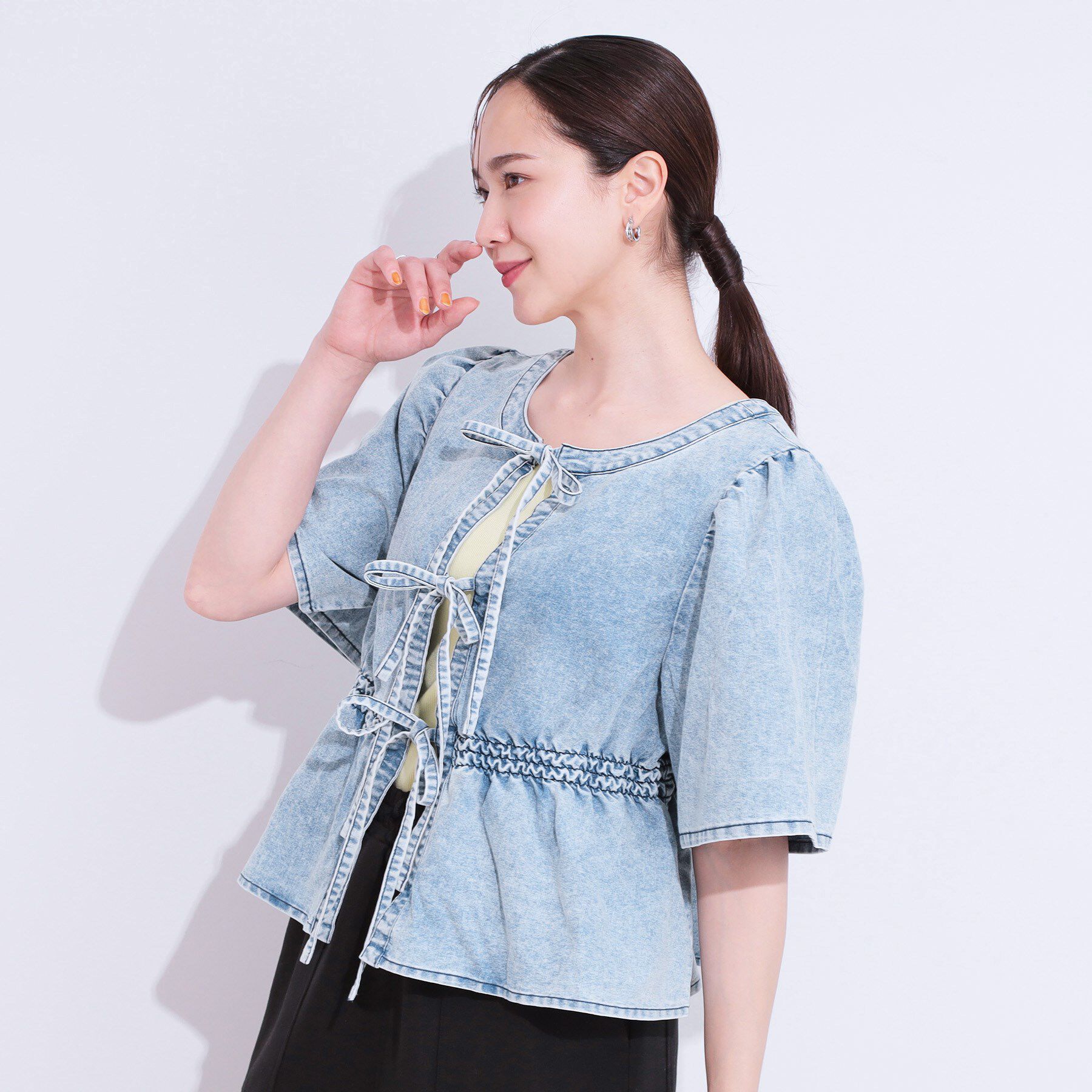 SHOO･LA･RUE「【前後2WAY/セットアップ可】ライトオンスデニム ペプラムリボントップス」|Tシャツ・カットソー|