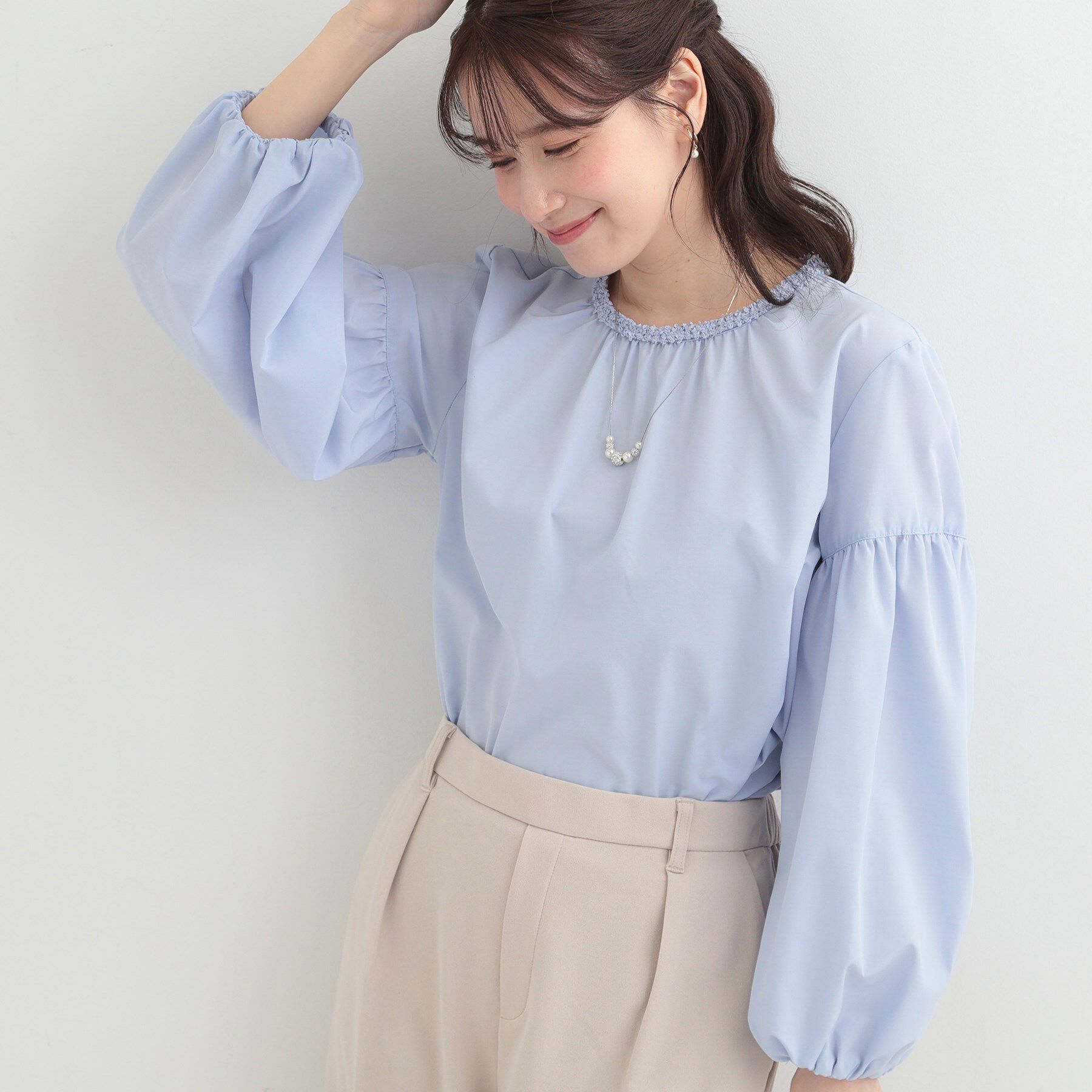 SHOO･LA･RUE「【洗濯機可/S-LL】ふんわりとしたお袖が愛らしい ジレスタイルに合うブラウス」|シャツ・ブラウス|ブルー(091)