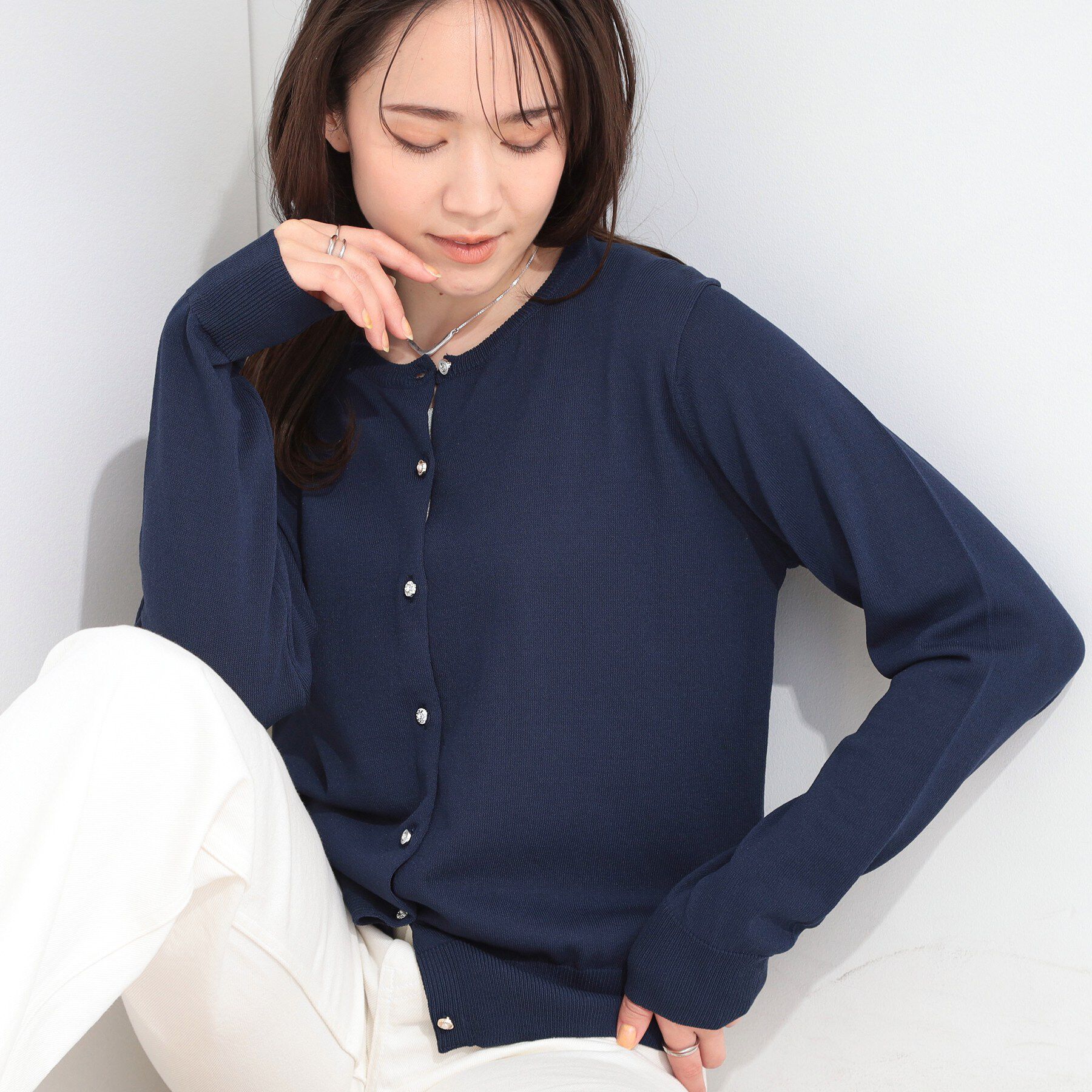 SHOO･LA･RUE「【洗濯機可/UV/アンチピリング/S-LL】いろいろボタンが華やか クルーネックカーディガン」|カーディガン|ネイビー(094)