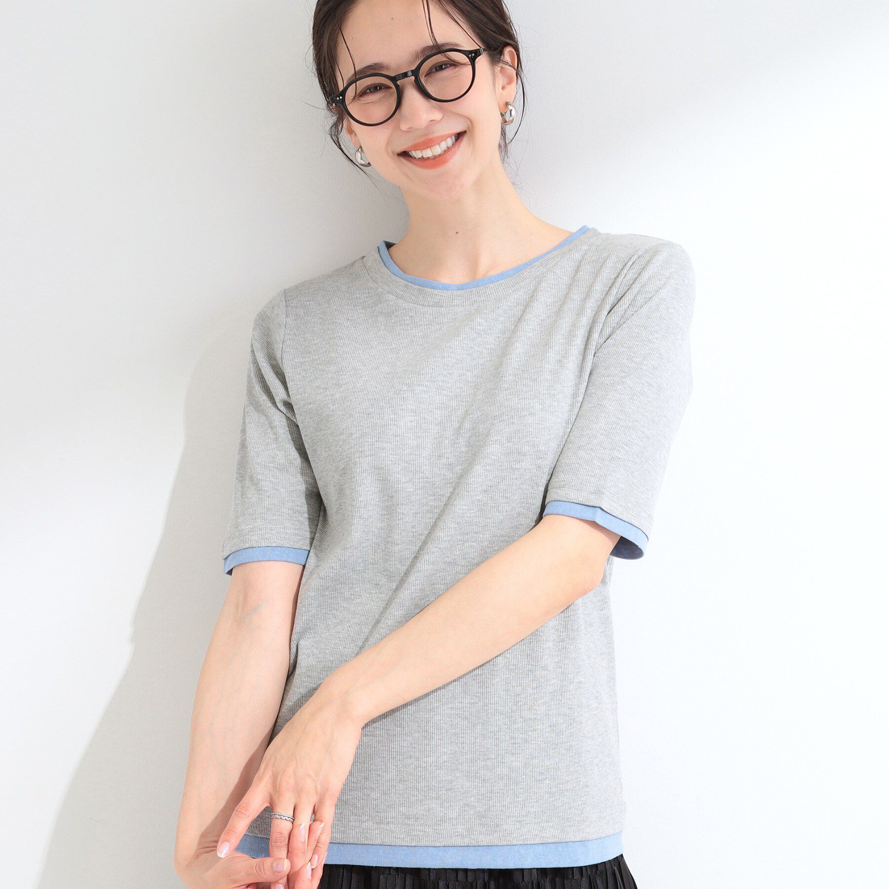 SHOO･LA･RUE「【S-LL/洗濯機可】二の腕隠れる 配色レイヤード風 5分袖Tシャツ」|Tシャツ・カットソー|グレー(512)