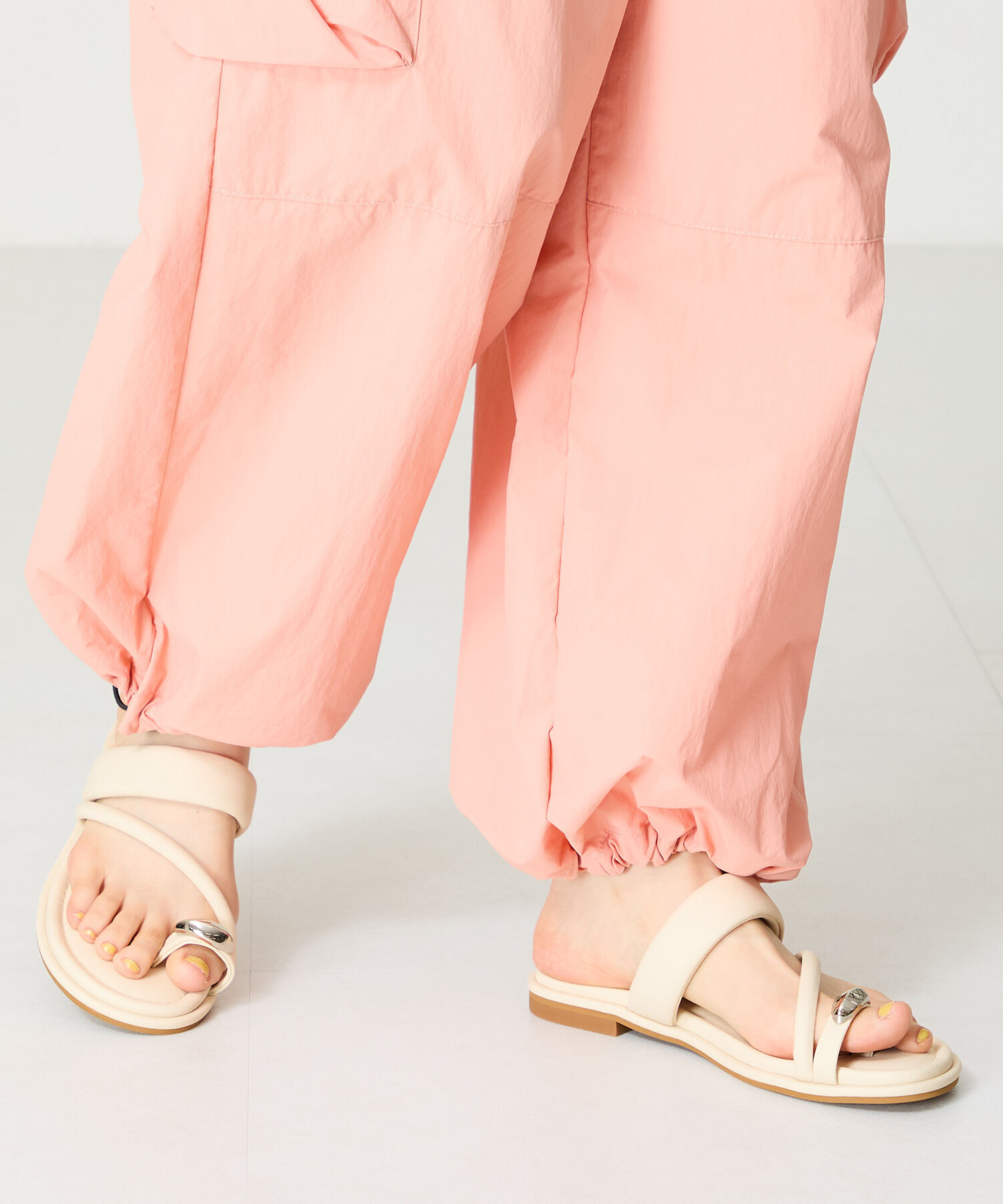 ORiental TRaffic「メタルパーツ&times;パデットベルトトングサンダル/51238 トレンド 人気 再入荷」|サンダル|