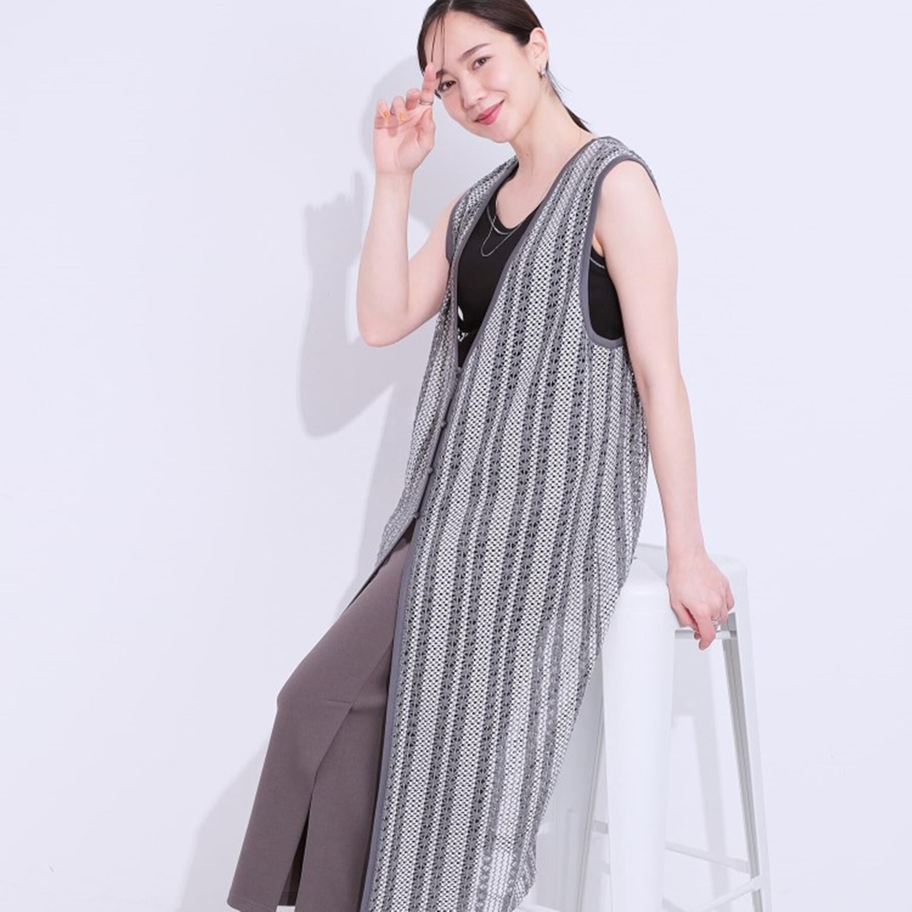 SHOO･LA･RUE「【S-LL】羽織るだけでサマ見え バイカラーレースジレ」|ベスト・ジレ|チャコールグレー(3