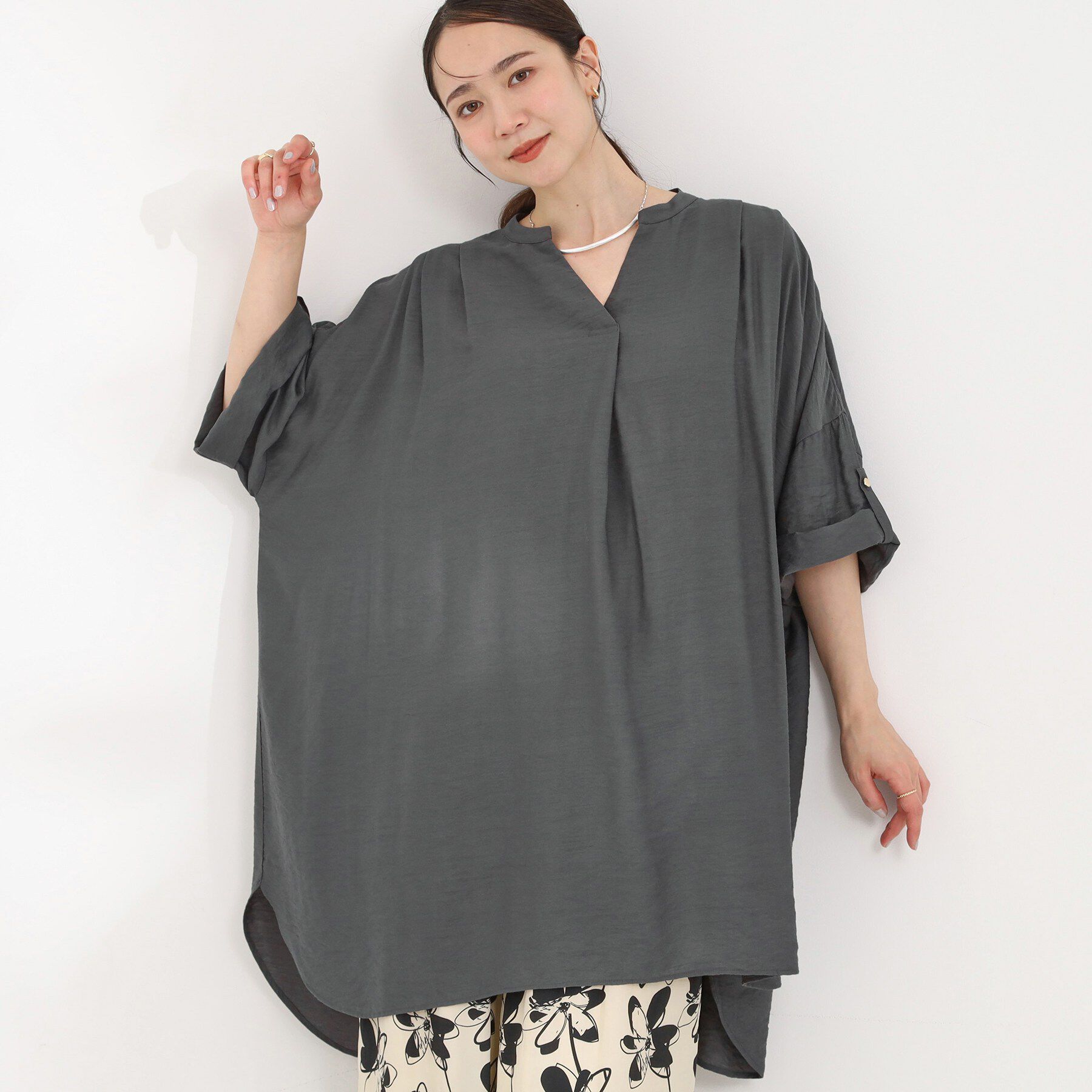 SHOO･LA･RUE「【ひんやり/S-LL】体型カバー叶える 大人のゆるドルマンチュニック」|チュニック|チャコールグレー(0